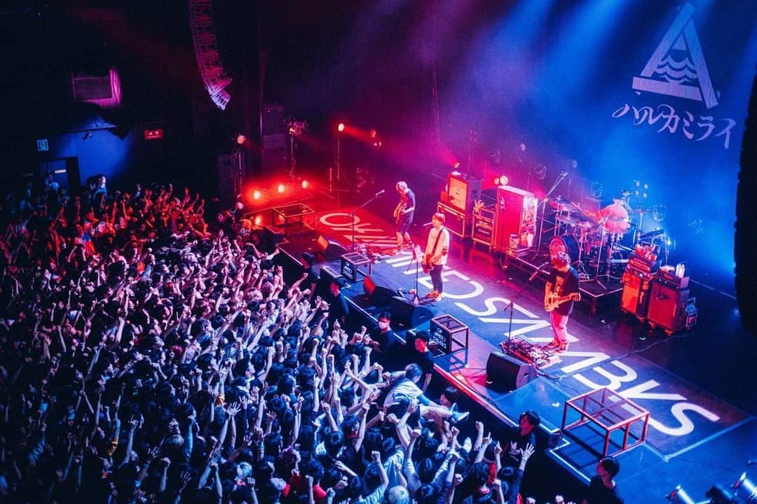 HIROKAZさんのインスタグラム写真 - (HIROKAZInstagram)「『ハルカミライ "ヨーロー劇場TOUR 2023"』  Zepp Fukuoka( 2023.10.27 )  JP📸( @junpeihiyoshi )  ふくおかはるかみらいありがととととと☺️みんなげんきいっぱいあってさいこうやん〜👌」10月28日 11時15分 - hirokaz04ls