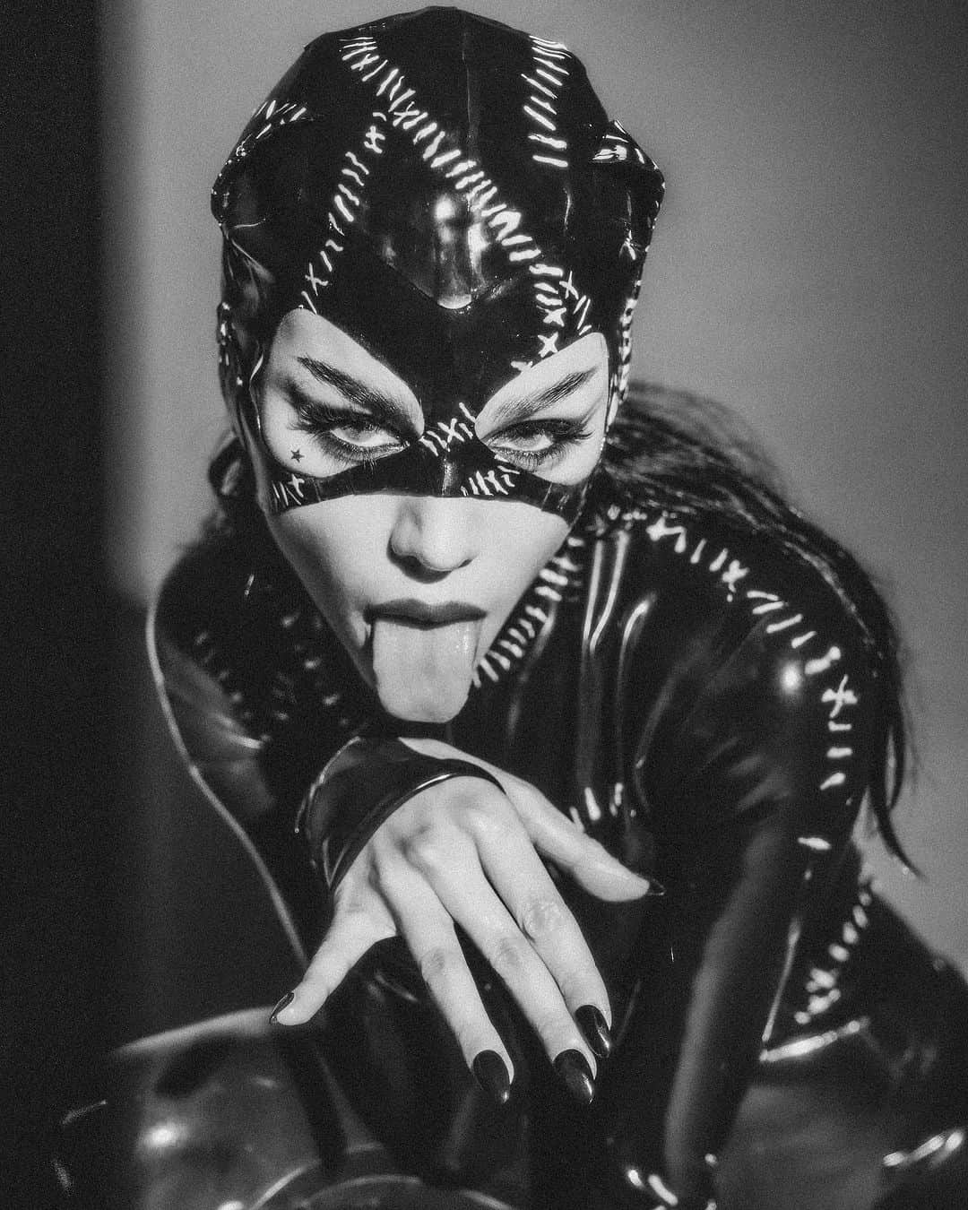 Danna Paolaさんのインスタグラム写真 - (Danna PaolaInstagram)「Life’s a bitch… now so am i.   - CATWOMAN」10月28日 11時18分 - dannapaola