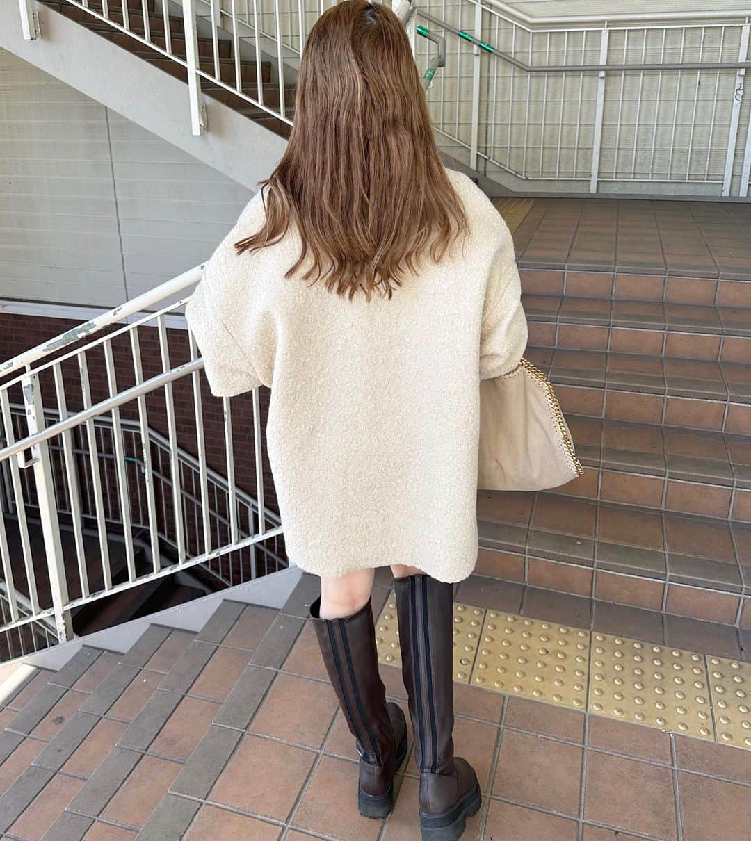 二宮璃子さんのインスタグラム写真 - (二宮璃子Instagram)「@nostalgia_jp のフェイクリングウールガーデジャケット💛 今の時期にちょうどいいアウター☺️ 私は重いアウターが苦手なんだけど、このアウターは軽くて着心地も良い🥰 お尻まで隠れる丈感なところも良い💕  #大人カジュアル #大人カジュアルコーデ #大人カジュアルスタイル #大人カジュアルファッション #ファッションコーデ #ファッション通販 #ノスタルジア #ジャケットコーデ #ジャケット女子 #nostalgiajp #noszozo #pr」10月28日 11時23分 - riixten
