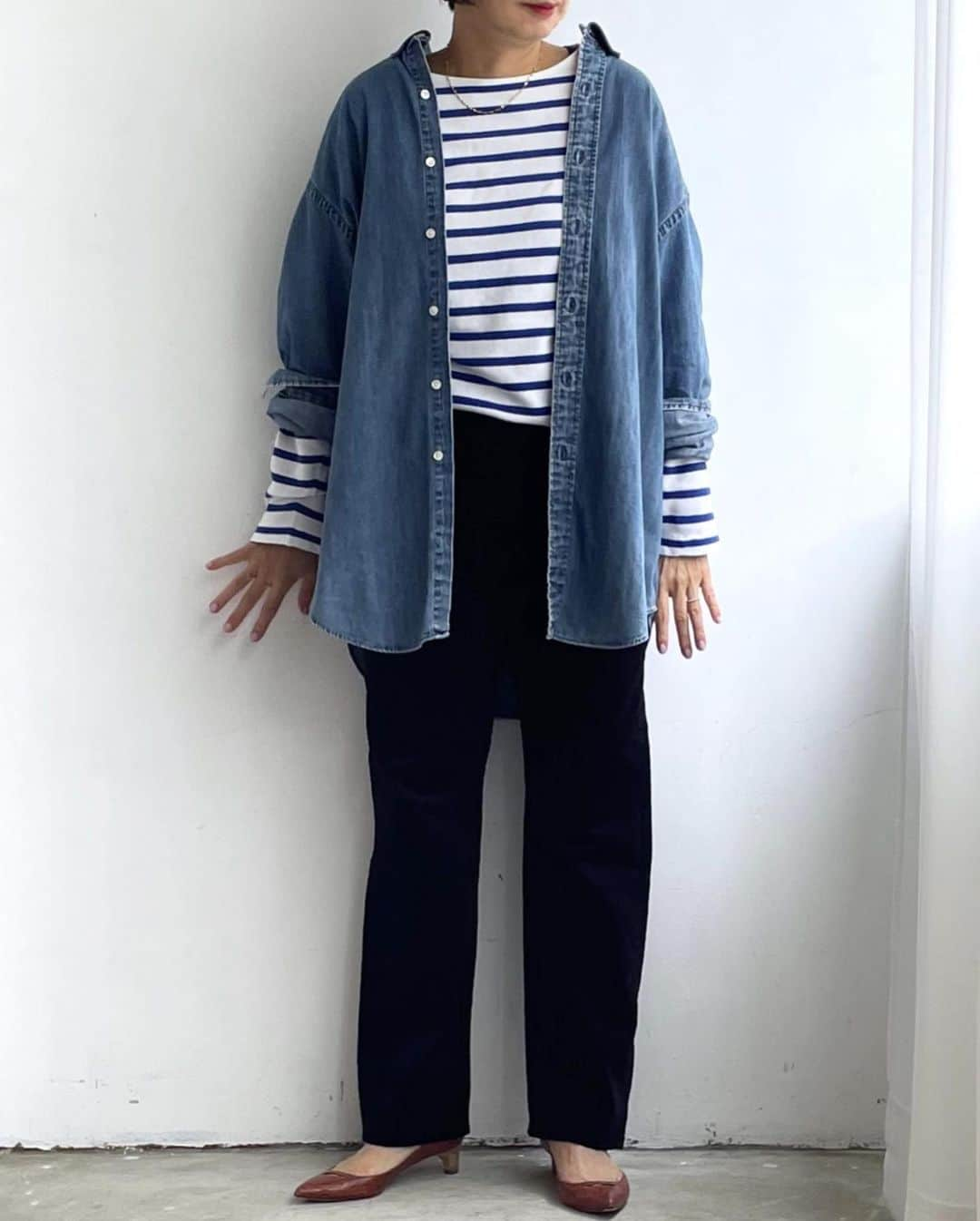 fire serviceのインスタグラム：「▶︎ __Style: HIGHRISE STRAIGHT CORDUROY __No: FIS-000-233551 __Color: NAVY  ▷▷▷ Staff: 163cm Size: 25 @fireservice_denim #denim #jeans #denimpants #ootd #デニムコーデ#今日のコーデ#今日 の服#デニム好き#アラフォーコーデ #アラフィフコーデ #40代ファッション #ラルフローレンシャツ #ヴィンテージコーデ」