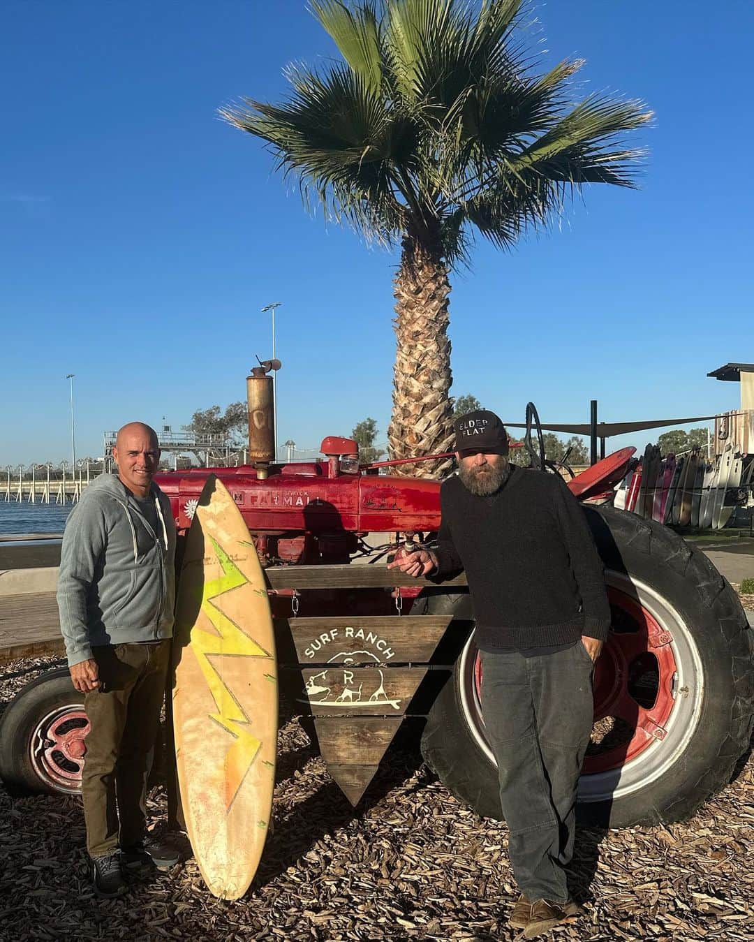 ケリー・スレーターさんのインスタグラム写真 - (ケリー・スレーターInstagram)「Surf Ranch yesterday, and what a day it was.  When I was 16 I needed a last minute board for a PSAA wave pool event in Irvine, CA at Wild Rivers Waterpark. @matt_kechele shaped me a board (the last one he shaped me before I started riding for @cisurfboards and Al Merrick later that summer) but it wasn’t getting glassed and sanded in time. I picked it up on the way to the airport but the resin was still tacky so I kept the windows down in the car and threw it in the bag at the airport. When I got to CA, I sanded it by hand on Main Street in Huntington. I went on to win the event and get a @surfing_magazine cover shot on the board in the process, but small correction…it was shot by @peterbrouillet. Larry ‘Flame’ Moore later told me that they added some spray to the turn in an early form of a photoshop trickery. A couple months later I won my 4th and final US Title on this board at Sandy Beach in Hawaii.  Yesterday @chris_malloy_yarning showed up with the board at Surf Ranch after it lived with his family for 35 years. Cool full circle moment from my first wave pool experience to the latest version.   To top it off, the Surf Ranch crew gifted me a new Ski, a ton of good friends showed up to surf together, a buddy buzzed the pool in his plane to say hello, one of my best friends I haven’t seen in over a year showed up just after his 50th bday and recent marriage, and we put a pretty good house band and singer together to finish it off.  Sometimes I’ve gotta pinch myself. 🙏🏽  P.S. Maybe we should have a contest on this thing at Surf Ranch…1 right, 1 left, no practice?」10月28日 11時48分 - kellyslater