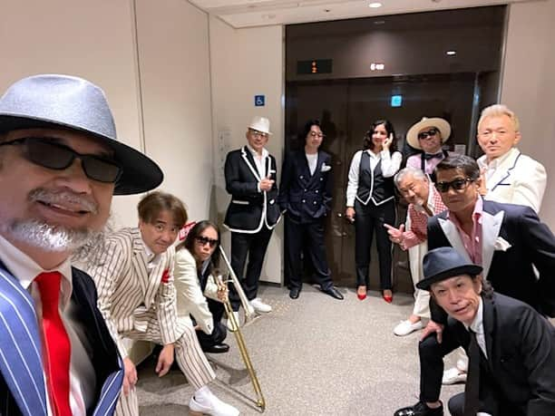 小野瀬雅生さんのインスタグラム写真 - (小野瀬雅生Instagram)「2023年10月27日、『CRAZY KEN BAND World Tour 2023-2024 Presented by TATSUYA BUSSAN』STAGE04@NHK大阪ホール（大阪府大阪市）においでくださった皆様☆ありがとうございました☆Sukiyakiダブル☆あぶくに我愛你も女のみちも参加☆大阪シャイコー☆次はカナモトホール（北海道札幌市）です♫ #クレイジーケンバンド #ckb #crazykenband #worldtour2023-2024 #ワールドツアー #世界 #nhk大阪ホール #大阪 #stage04 #ツアー4本目 #シャイコー #サイコーでサイキョー #ありがとうございました #また逢いましょう」10月28日 11時48分 - onosemasao