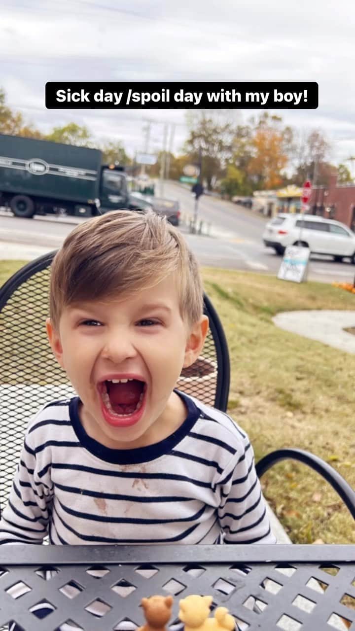 カミーユ・グアティのインスタグラム：「Sick days are a blessing in disguise…  #qualitytime with #myboy」