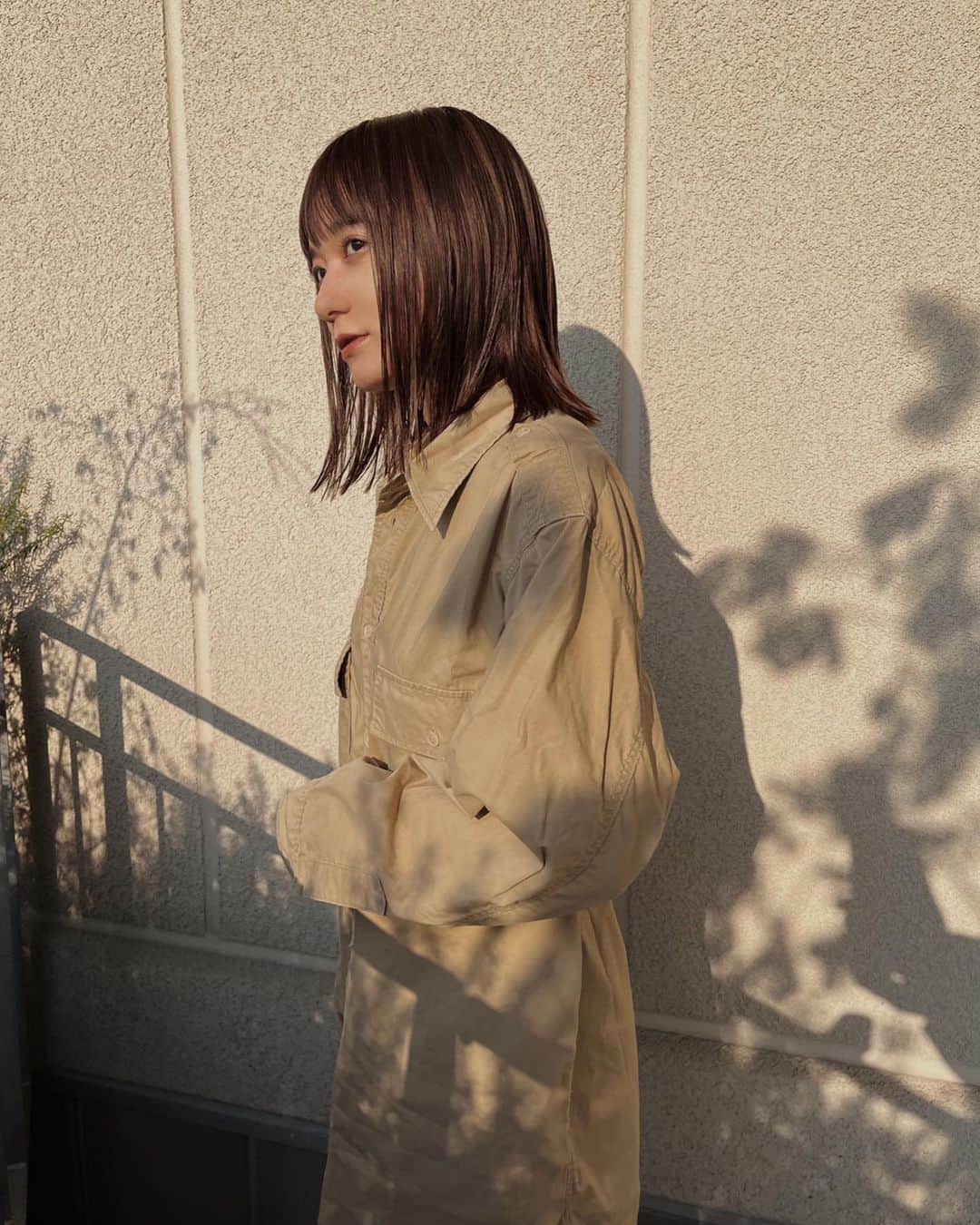 sawakoのインスタグラム：「. 気分が変わって急遽ハイライトいれて全体的に明るくしてもらった(月2 @_on_hair ) クリーミーカラーにチェンジ🥛色がおちていくのも楽しみ🌙先生、めいちゃんいつもありがとう…」