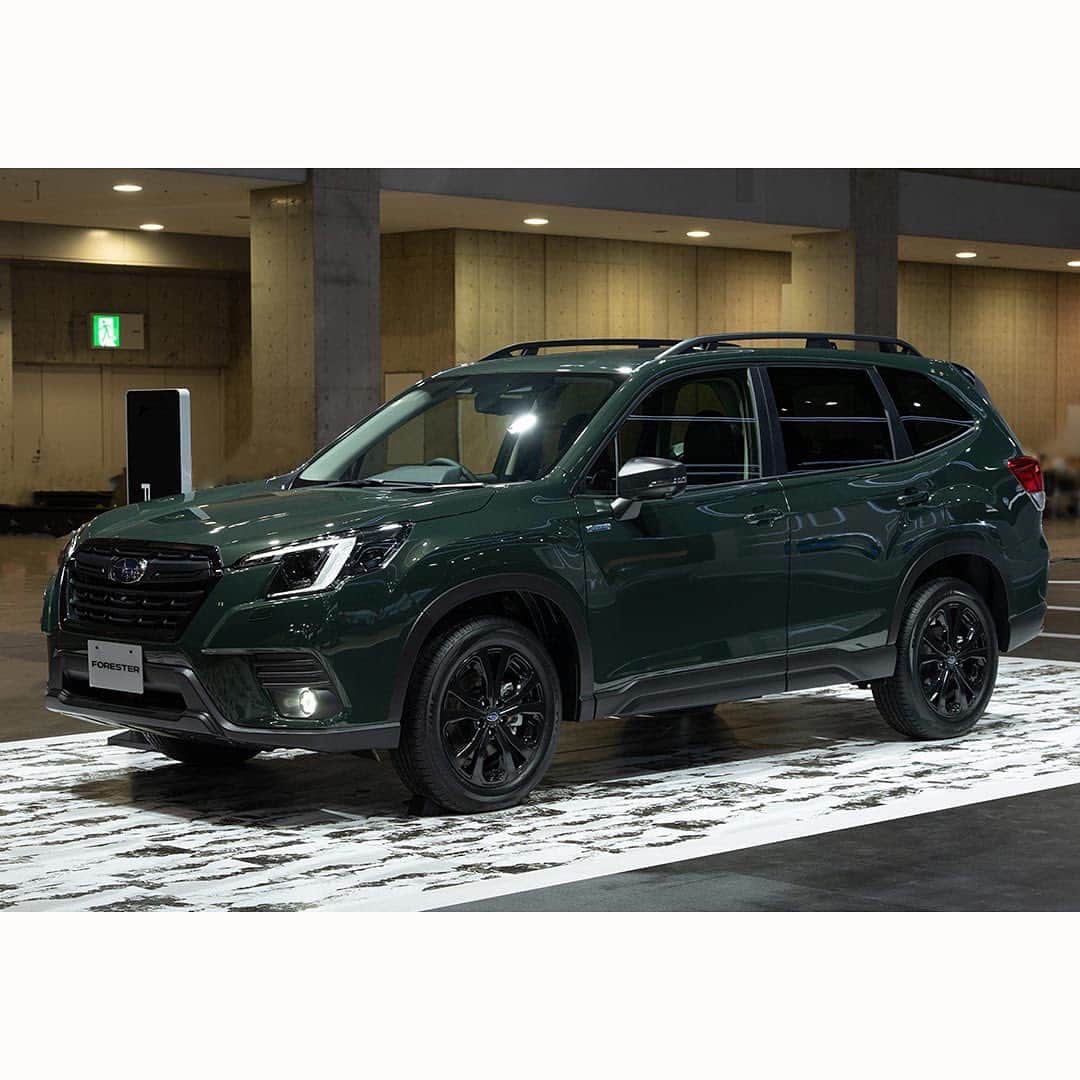 株式会社SUBARUのインスタグラム：「【JAPAN MOBILITY SHOW 2023】  出展車両情報⑥ ■FORESTER 　特別仕様車 「X-EDITION」  「Touring」に、人気の高いアクセスキー対応運転席シートポジションメモリー機能や後席左右のシートヒーターなどに加え、撥水ファブリック/合成皮革シートや撥水カーゴフロアボードなど、普段使いでも、アウトドアシーンでも使い勝手の良いアイテムを標準装備し、アウトドアにチャレンジするお客様の気持ちを後押しします。  出展車両の詳細はストーリーズをご覧ください。  #SUBARU #スバル #FORESTER #フォレスター #SUBARUJMS #JMS2023 #ジャパンモビリティーショー」