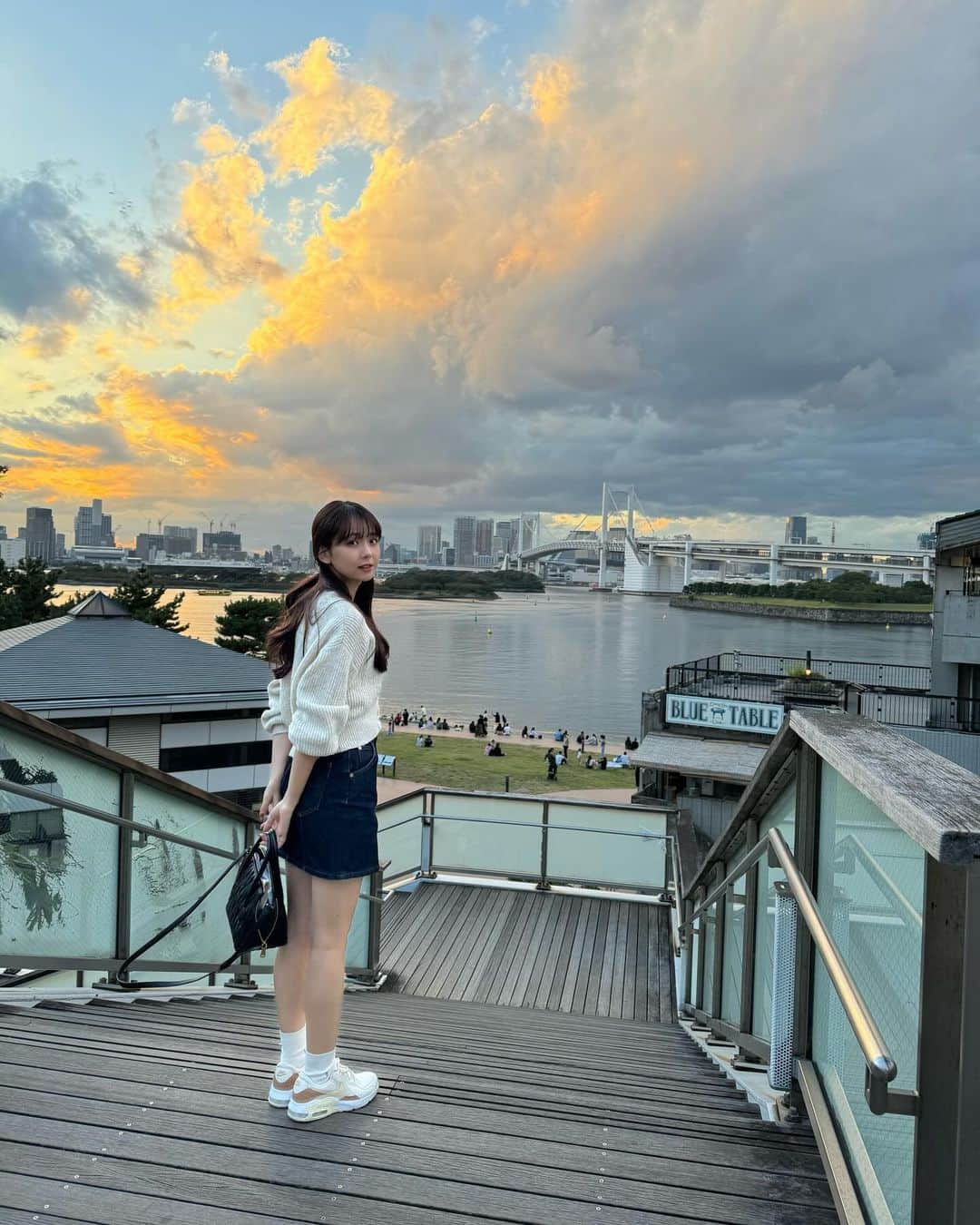 宮崎由加のインスタグラム：「良い季節🍂👨🏻‍🌾🧣 ⁡ 私の東京の好きな場所上位にお台場が入ってくる みんなはどこが好きーー？ ⁡ #赤羽橋もすき ⁡」