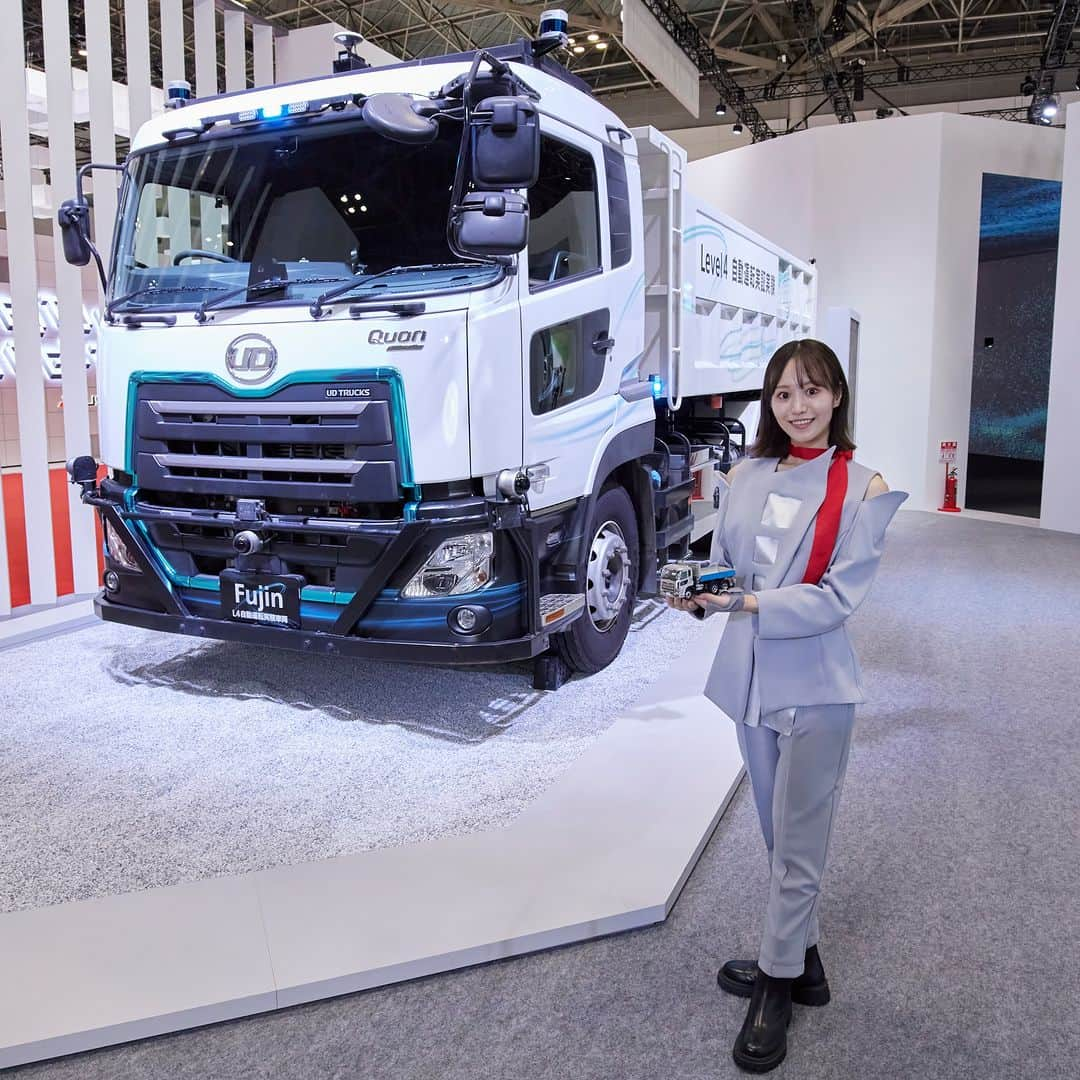 ＵＤトラックスさんのインスタグラム写真 - (ＵＤトラックスInstagram)「＼Japan Mobility Show 2023出展物紹介②風神／ いすゞグループは、人々が安全で安心して暮らせる、希望にあふれた未来の創造を目指して、自動運転の開発を進めています。特定ルートを運行するバスや工場内の指定箇所で走行するトラックなど、進化する自動運転技術や、人と車両が協働する世界などをお伝えします。ブースでは、いすゞグループにおける自動運転の取り組みの一例として、実証試験車両の一つである「Fujin（風神）」を展示しています。 いすゞグループのブースにぜひお越しください。  ◆ISUZU & UD Trucks JAPAN MOBILITY SHOW 2023 Special Website https://www.isuzu-ud-jms2023.com/  ◆販売商品一覧：https://www.isuzu-ud-jms2023.com/ud-sale-Items  ＼Introduction of UD Trucks Exhibits at Japan Mobility Show 2023 ② Fujin／ Isuzu Group has been developing autonomous driving technology to help address the shortage of commercial vehicle drivers and improve road safety. Autonomous driving technology will continue to evolve, ushering in a world where buses operate on specific routes and trucks run along pre-determined points within worksites. "Fujin" is a test vehicle that opens up a new world in which people and vehicles work together. It is but one example of the Isuzu Group's autonomous driving initiatives. We hope to see you at our booth!  ◆ISUZU & UD Trucks JAPAN MOBILITY SHOW 2023 Special Website: https://www.isuzu-ud-jms2023.com/?a=no&lang=en  ◆List of goods: https://www.isuzu-ud-jms2023.com/ud-sale-Items?lang=en  #udtrucks #udトラックス #isuzu #いすゞ #quon #quester #fujin #クオン #クエスター #風神 #JMS2023 #Japanmobilityshow #ジャパンモビリティショー #udjms2023」10月28日 12時01分 - udtrucksjp