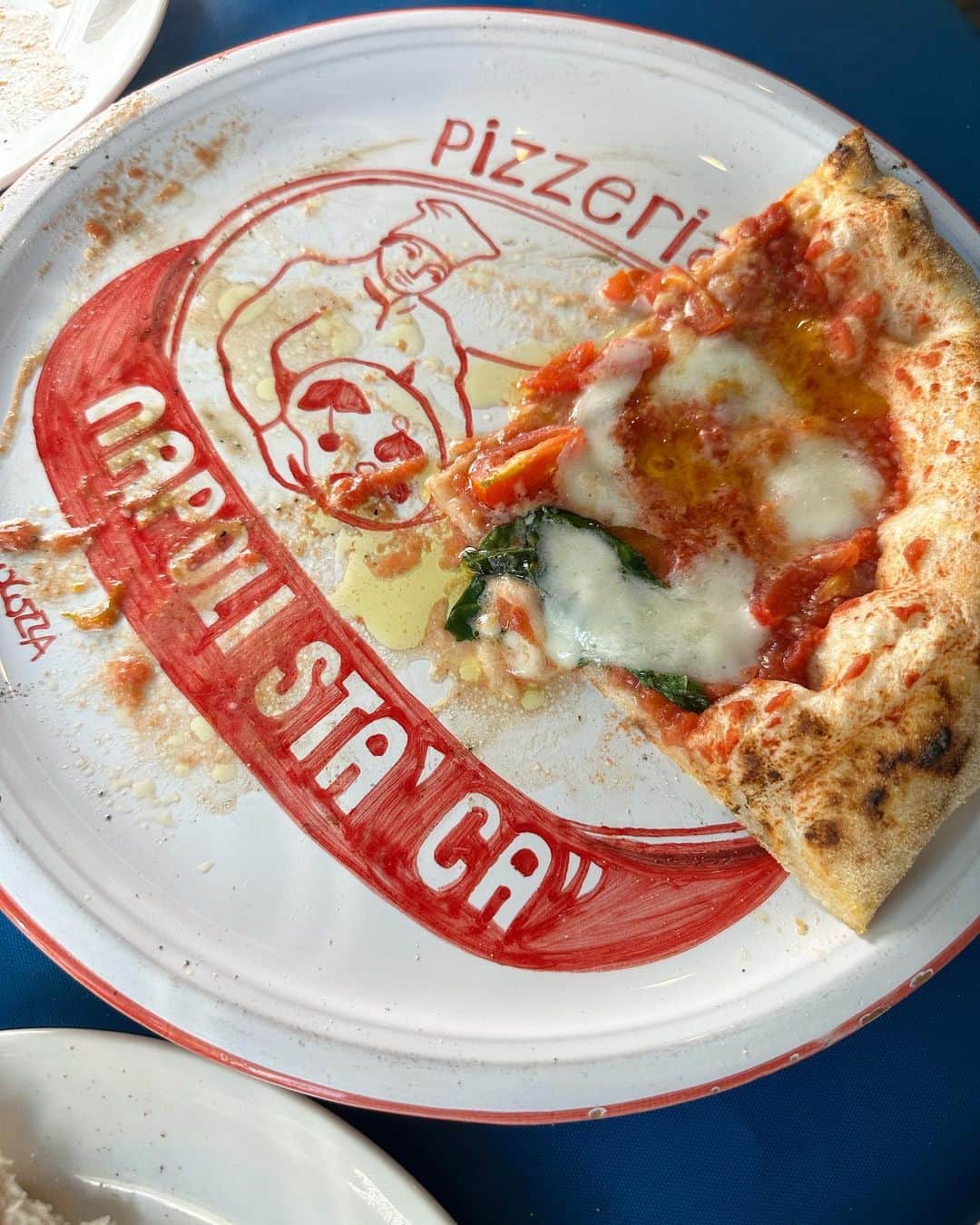 良原安美さんのインスタグラム写真 - (良原安美Instagram)「🍕  おいしいピザを食べた日！  いま1番したいことは何か と言われたら、 のんびり、いろいろ、 ヨーロッパを巡りたい💬  #本場の味をたべた #本場に行きたいと身体が言っている」10月28日 12時02分 - yoshiharaami