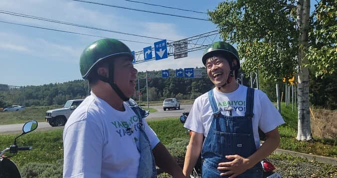 出川哲朗の充電させてもらえませんか？【公式】さんのインスタグラム写真 - (出川哲朗の充電させてもらえませんか？【公式】Instagram)「こんにちは〜🍉✨✨  本日は撮影はお休みですが…放送はありますッ🛵🌈  秋の北海道を満喫〜🍂🌰旭川＆美瑛を抜けて富良野への旅です🐮  ゲストライダーは初登場の蛍原さん＆朝日奈央さん✨✨  ドキドキの充電探しに…番組初のハプニングも！🍀  今夜は６時半からの放送ですので、よろしければぜひッ🍉💫  #出川哲朗 #出川哲朗の充電させてもらえませんか  #蛍原徹 #朝日奈央 #ハプニング #やばいよやばいよ」10月28日 12時17分 - tvtokyo_degawa