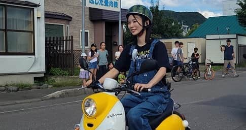 出川哲朗の充電させてもらえませんか？【公式】さんのインスタグラム写真 - (出川哲朗の充電させてもらえませんか？【公式】Instagram)「こんにちは〜🍉✨✨  本日は撮影はお休みですが…放送はありますッ🛵🌈  秋の北海道を満喫〜🍂🌰旭川＆美瑛を抜けて富良野への旅です🐮  ゲストライダーは初登場の蛍原さん＆朝日奈央さん✨✨  ドキドキの充電探しに…番組初のハプニングも！🍀  今夜は６時半からの放送ですので、よろしければぜひッ🍉💫  #出川哲朗 #出川哲朗の充電させてもらえませんか  #蛍原徹 #朝日奈央 #ハプニング #やばいよやばいよ」10月28日 12時17分 - tvtokyo_degawa