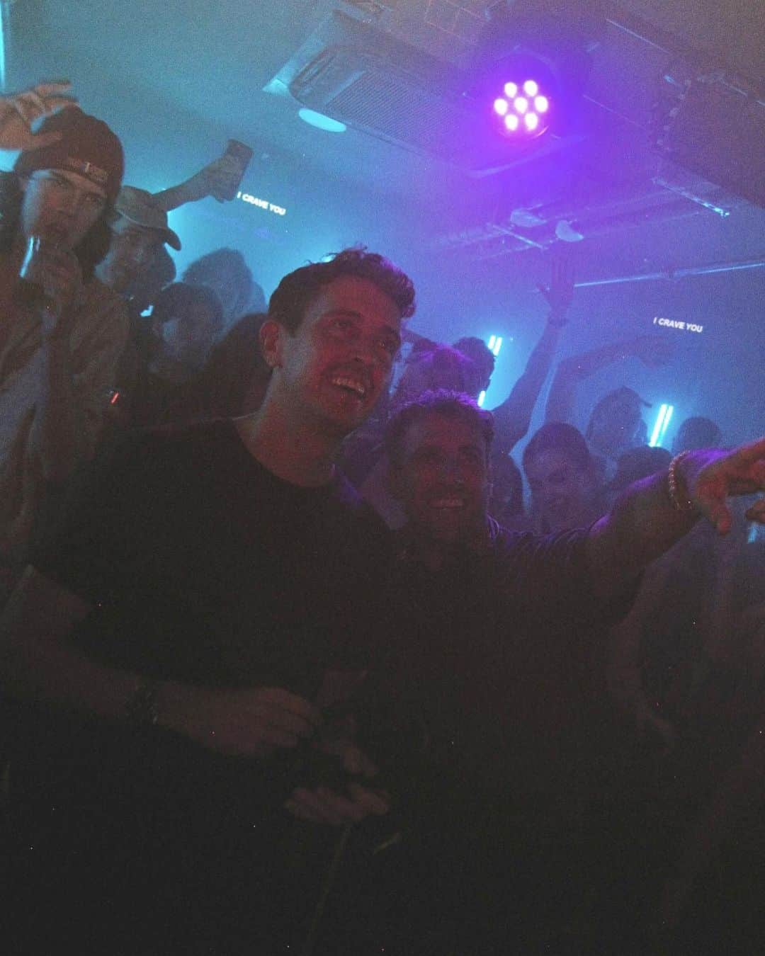 Flight Facilitiesさんのインスタグラム写真 - (Flight FacilitiesInstagram)「Late club nights & Kebabs in Adelaide 🍢 See you tonight at @harvestrockfest 🪩」10月28日 12時25分 - flightfac