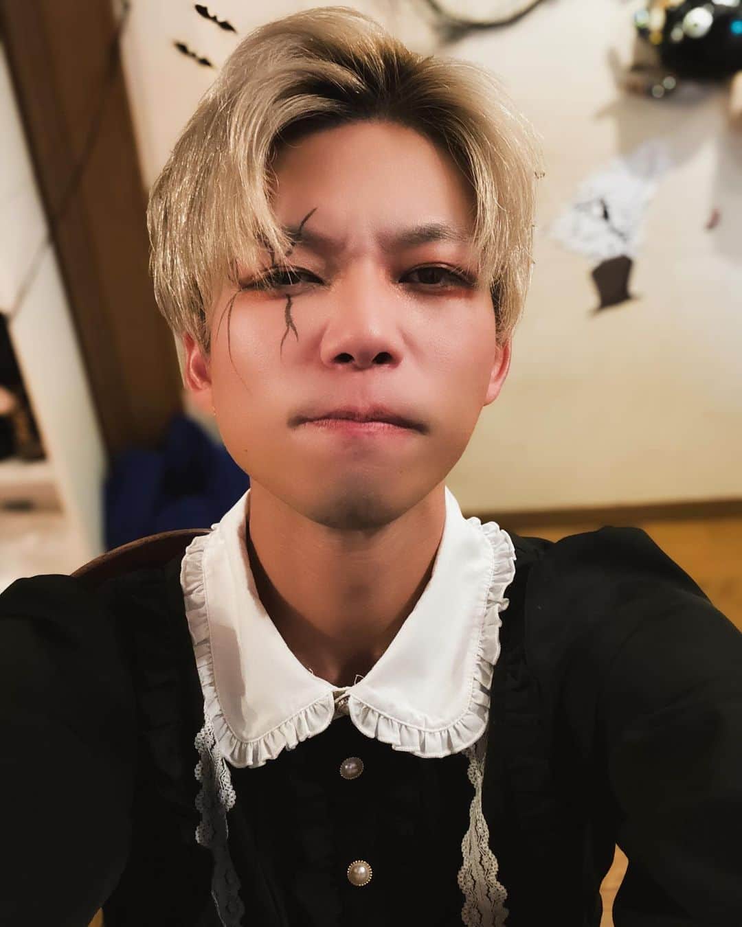 みーちゃんのインスタグラム：「身内のプチハロウィンぱーちー🎃 #ハロウィン #メイド」