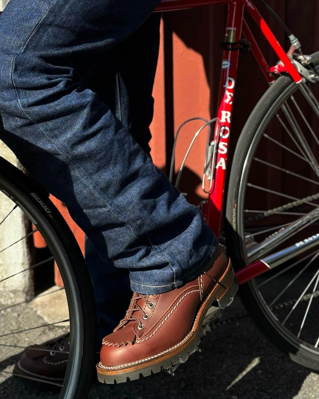 ウェスコさんのインスタグラム写真 - (ウェスコInstagram)「My WESCO! "Jobmaster"×2  -Brown&Redwood Leather-  ---------------------------------------------------- 📸 あなたの「自慢の一足」撮らせてください！  WESCO JAPAN直営各店では、普段からウエスコブーツを愛用いただいている方々の「自慢の一足」の写真を撮らせていただいております。 定期的にホームページやインスタグラム等で公開しているので「我こそは！」と言う方も是非お声掛けください！ ----------------------------------------------------  #mywesco #westcoastshoecompany #wesco #wescoboots #mywesco #jobmaster #boots #since1918 #portland #scappoose #oregon #usa #madeinUSA🇺🇸 #derosa #roadbike #bicycle #japan #osaka #wescojapan #tokyo #wescoebisu #wescosetagaya #wescokanazawa」10月28日 12時51分 - wesco_japan