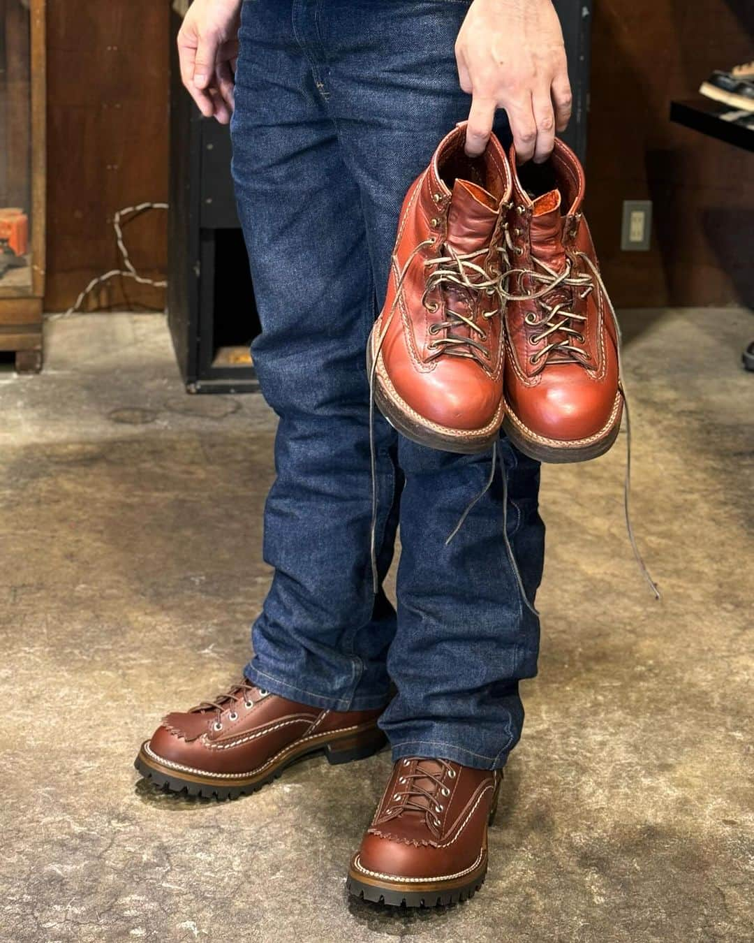 ウェスコさんのインスタグラム写真 - (ウェスコInstagram)「My WESCO! "Jobmaster"×2  -Brown&Redwood Leather-  ---------------------------------------------------- 📸 あなたの「自慢の一足」撮らせてください！  WESCO JAPAN直営各店では、普段からウエスコブーツを愛用いただいている方々の「自慢の一足」の写真を撮らせていただいております。 定期的にホームページやインスタグラム等で公開しているので「我こそは！」と言う方も是非お声掛けください！ ----------------------------------------------------  #mywesco #westcoastshoecompany #wesco #wescoboots #mywesco #jobmaster #boots #since1918 #portland #scappoose #oregon #usa #madeinUSA🇺🇸 #derosa #roadbike #bicycle #japan #osaka #wescojapan #tokyo #wescoebisu #wescosetagaya #wescokanazawa」10月28日 12時51分 - wesco_japan