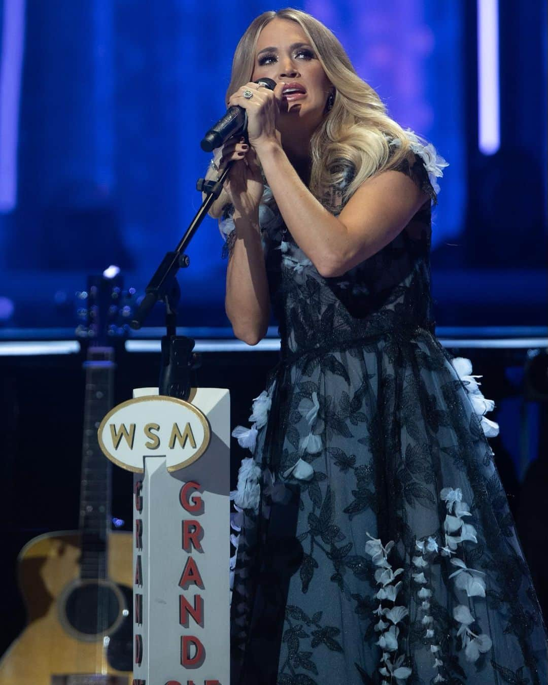 キャリー・アンダーウッドさんのインスタグラム写真 - (キャリー・アンダーウッドInstagram)「Always a dream to play the @opry ! Thanks for all the ❤️ tonight… #Nashville #GrandOleOpry 📸: @chrishollo ☺️🥰🎶」10月28日 12時57分 - carrieunderwood