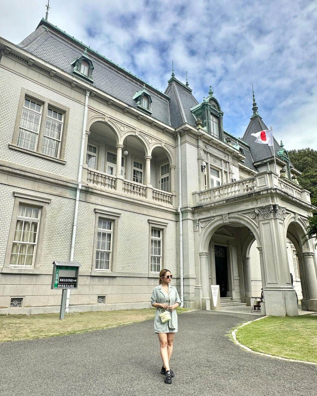 YuhKawasakiさんのインスタグラム写真 - (YuhKawasakiInstagram)「📍愛媛＆香川旅  映えスポット巡り📷 詳しくはBlogに書いてるから 見てね😊 この日は暑すぎて DAISOでサングラスと日傘買った🕶️笑 ： ： ： ： ： ： #四国水族館 #萬翠荘#道後温泉#飛鳥乃湯泉 #道後温泉本館 #道後温泉別館#蜷川実花#松山城#スターバックスコーヒー道後温泉駅舎#明治レトロ#松山総合公園#銭形砂絵 #愛媛観光 #愛媛旅行 #香川旅行 #香川旅行 #トランカー#松山観光 #四国旅行 #四国観光 #ehimejapan #kagawaken #kagawatrip #水族館デート #水族館巡り #水族館コーデ #shikoku_trip #国内旅行記 #nanoaquarium #aquariumofinstagram #aquariumgallery」10月28日 18時24分 - yuhkawasaki