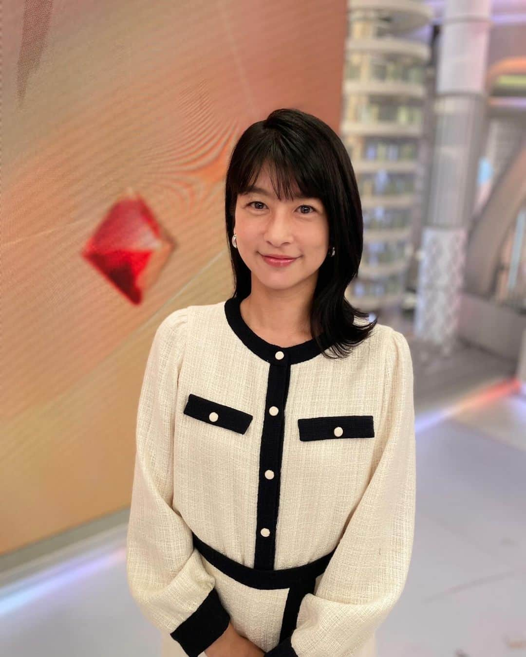 フジテレビ「プライムニュース イブニング」さんのインスタグラム写真 - (フジテレビ「プライムニュース イブニング」Instagram)「ハロウィーン目的での訪問に自粛要請がでている渋谷。 路上飲酒は禁止され、ハチ公周辺が封鎖されました。  夕方のオンエア時点では、コスプレの人はほぼいませんでした。  ルールを守って楽しみたいですね。  今日もご覧いただきありがとうございました。  #生野陽子　@yoko_shono #奥寺健　@fujitv_announcer #杉原千尋　@chihiro.sugihara #勝野健　@ken.katsuno #フジテレビ #アナウンサー #ニュース」10月28日 18時26分 - livenews_it