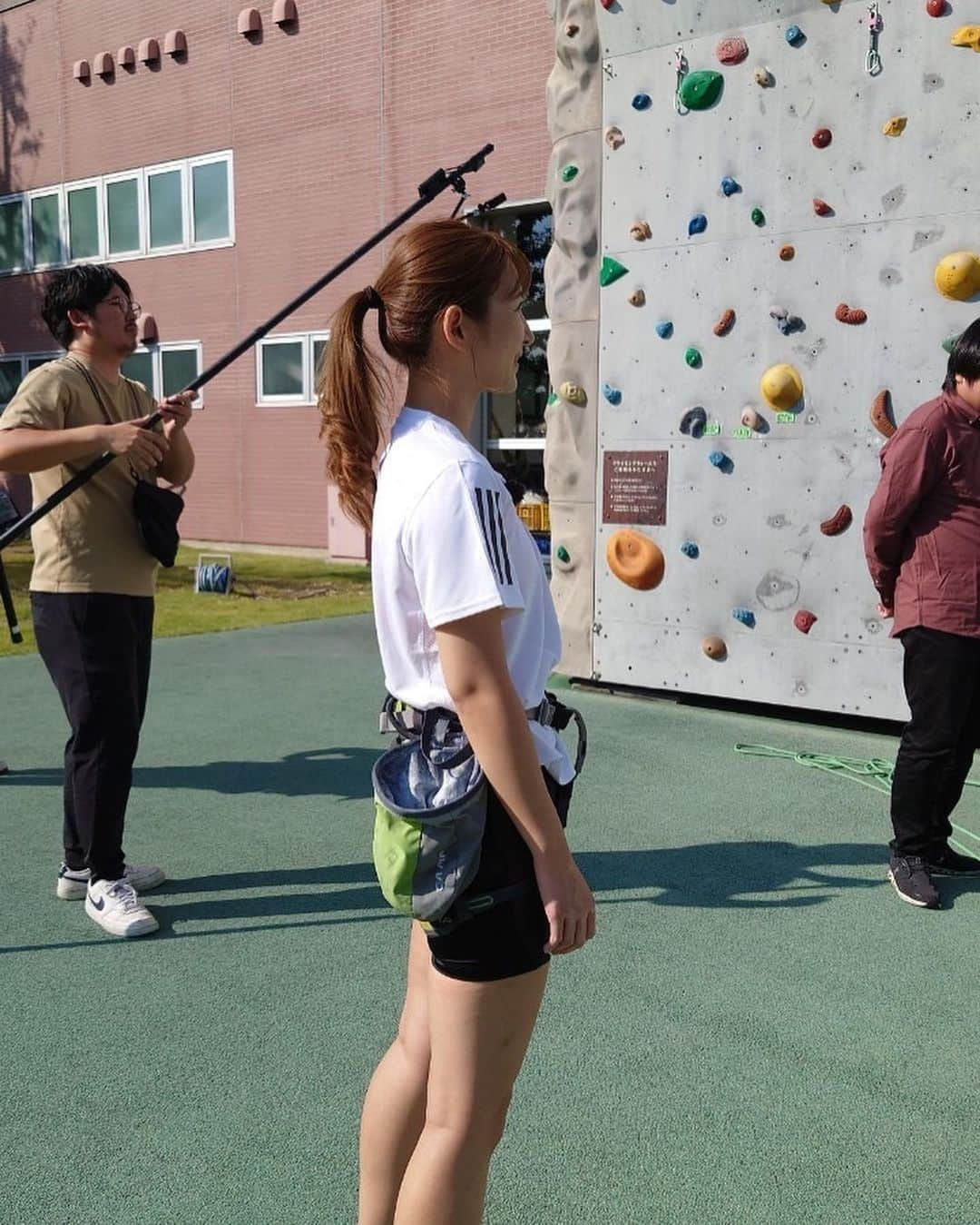 宮崎華帆のインスタグラム：「_ ロケで15メートルのクライミングに挑戦してきました🏃‍♀️✨️  はじめてして6mのぼれました😗😗  告知までお楽しみにしてください♡♡  人生初のロケでした😎😎  #ボルダリング #クライミング」