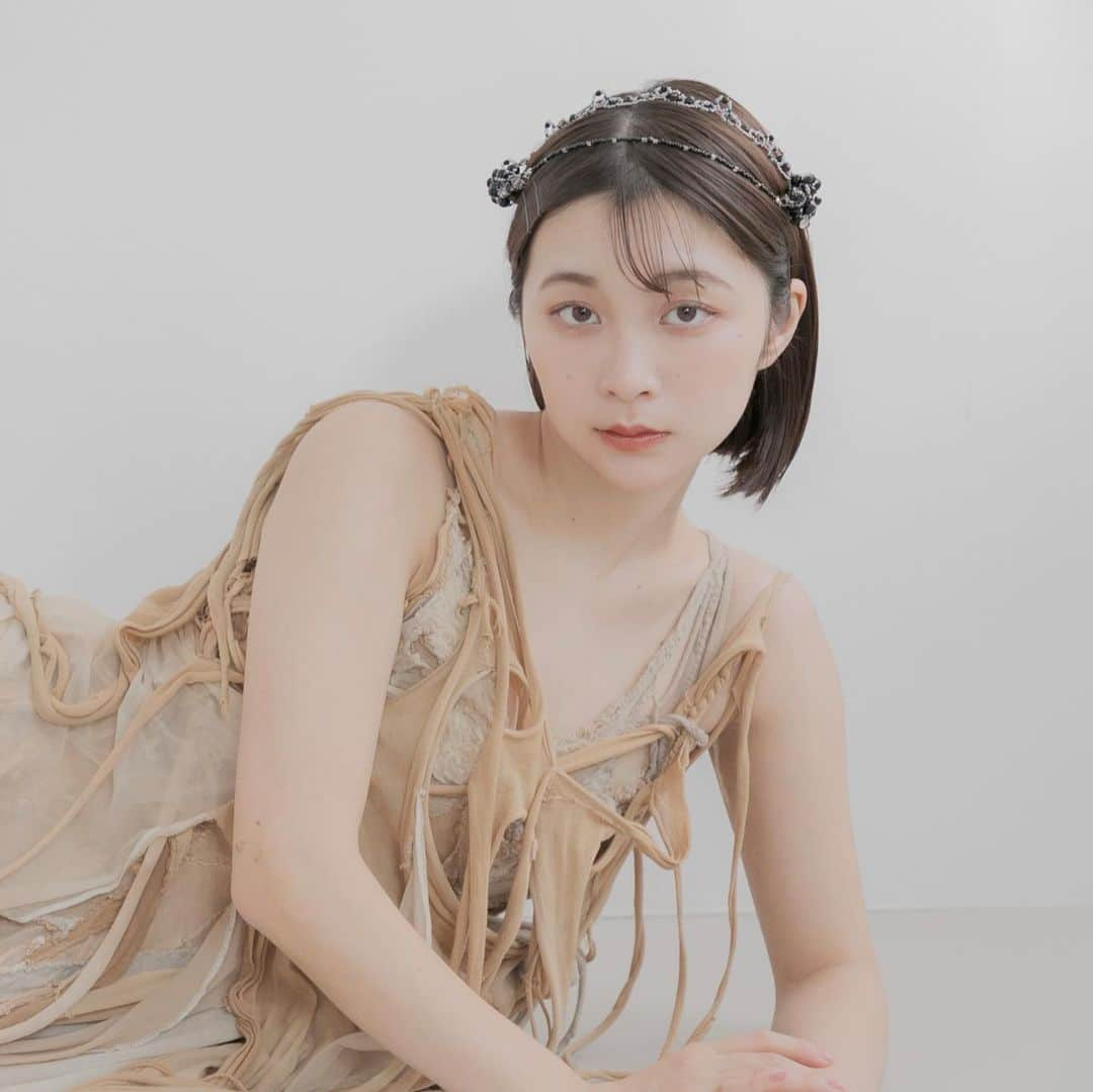 ARAKI SHIROさんのインスタグラム写真 - (ARAKI SHIROInstagram)「Beautiful weekend☕️🥐☀️ with nude/beige dress  #elegantdresses #fashiondress #fashionportrait #editorialfashion #ARAKISHIRO #アラキシロウ」10月28日 13時00分 - arakishiro