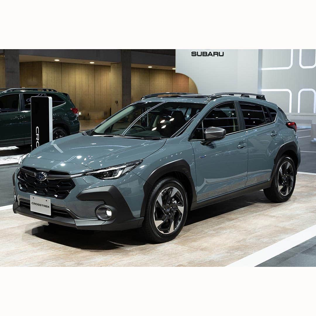 株式会社SUBARUのインスタグラム：「【JAPAN MOBILITY SHOW 2023】  出展車両情報⑦ ■CROSSTREK 「Limited」  コンパクトなボディ、本格的なSUV性能、ラギッドかつスポーティなデザインを組み合わせることにより、都会からアウトドアシーンまで幅広く活用出来る多用途性を実現したクロスオーバーSUVです。 現行モデルでは、従来型の個性的なデザインをさらに際立たせ、動的質感や使い勝手、安全性により磨きをかけました。  出展車両の詳細はストーリーズをご覧ください。  #SUBARU #スバル #CROSSTREK #クロストレック#SUBARUJMS #JMS2023 #ジャパンモビリティーショー」