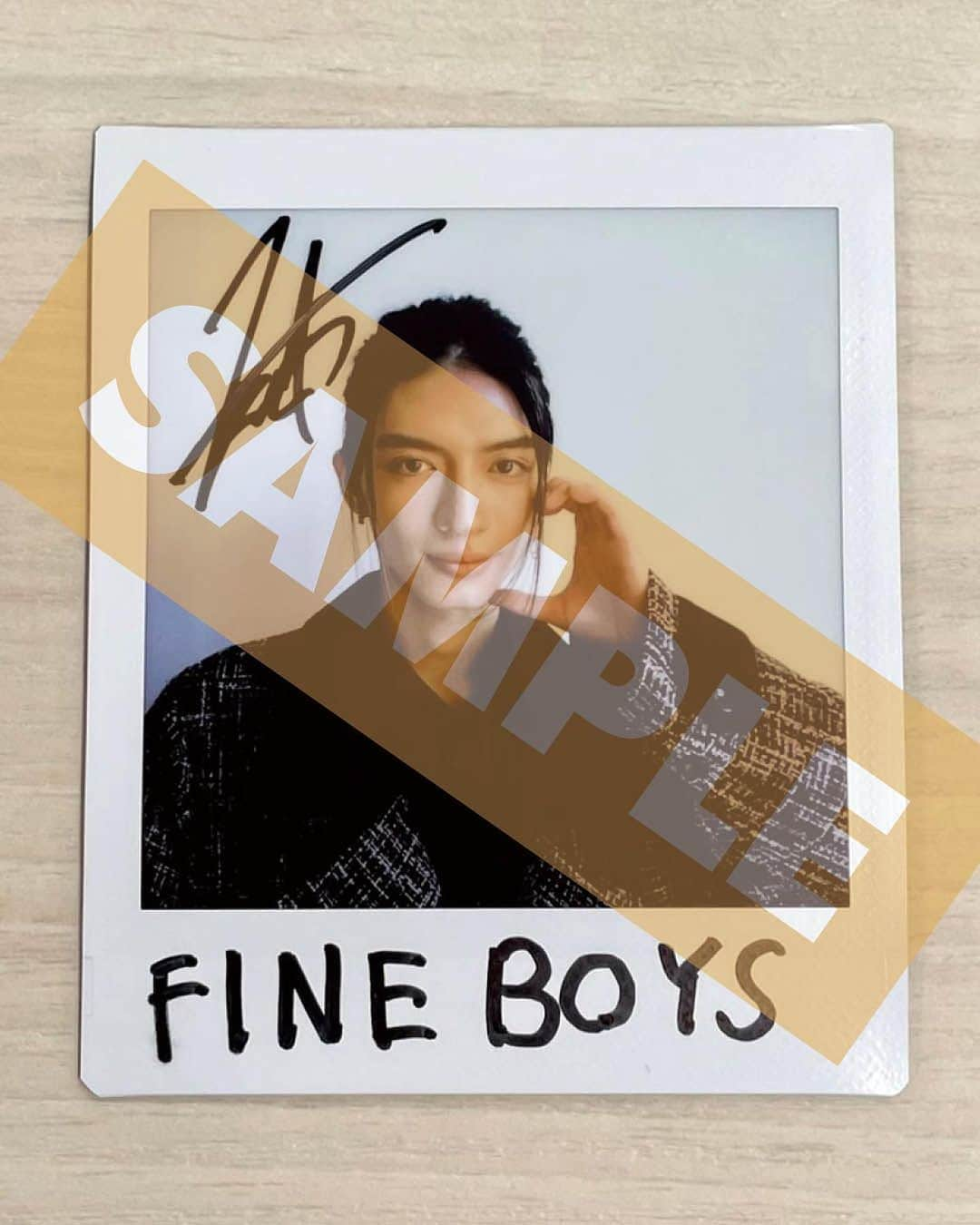 FINEBOYSさんのインスタグラム写真 - (FINEBOYSInstagram)「【PRESENT：杢代和人さんチェキプレゼント🎁】  発売中のFINEBOYS11月号はもうチェック済みですか？🫣 今月の「これからの男子メイク」連載は杢代和人さんが登場🕺💥  美しすぎるお顔を最大限生かしたマットリップメイク💄とハイライトで作るツヤ肌メイク✨に挑戦してもらいました✊🏻❤️‍🔥 撮影中も「顔面、強🫢！」が連発するくらいの美ジュアルは発売中の誌面をチェックしてみてください🫡💡  そしてそして！ 杢代和人さんのサイン入りチェキをプレゼント💐  以下の応募方法をチェックして、 ぜひ参加してくださいね！  ======================= 【応募期間】 〜11月4日(土)23時59分まで  【応募方法】 ①FINEBOYS公式Instagramをフォロー ②本投稿にいいね ※抽選対象は公開アカウントのみになります  【当選発表】 当選した方のみ、コメントを投稿してくださったアカウントにDM（ダイレクトメッセージ）にて2023年11月中旬までにご連絡します。 ※当選者の発表はDMでのご連絡をもってかえさせていただきます。 抽選の経過や結果などに関するお問い合わせには一切お答えできません。 賞品の発送は11月中を予定しております。 ※当選連絡をしてから7日以内に連絡が取れない場合は、当選が無効となります。ご了承ください。  コメントをすると当選確率がアップするかも…？ ご応募お待ちしております！  #杢代和人  #原因は自分にある  #げんじぶ  #くすぶり女とすん止め女  #fineboys  #チェキプレゼント」10月28日 13時13分 - fineboys_jp