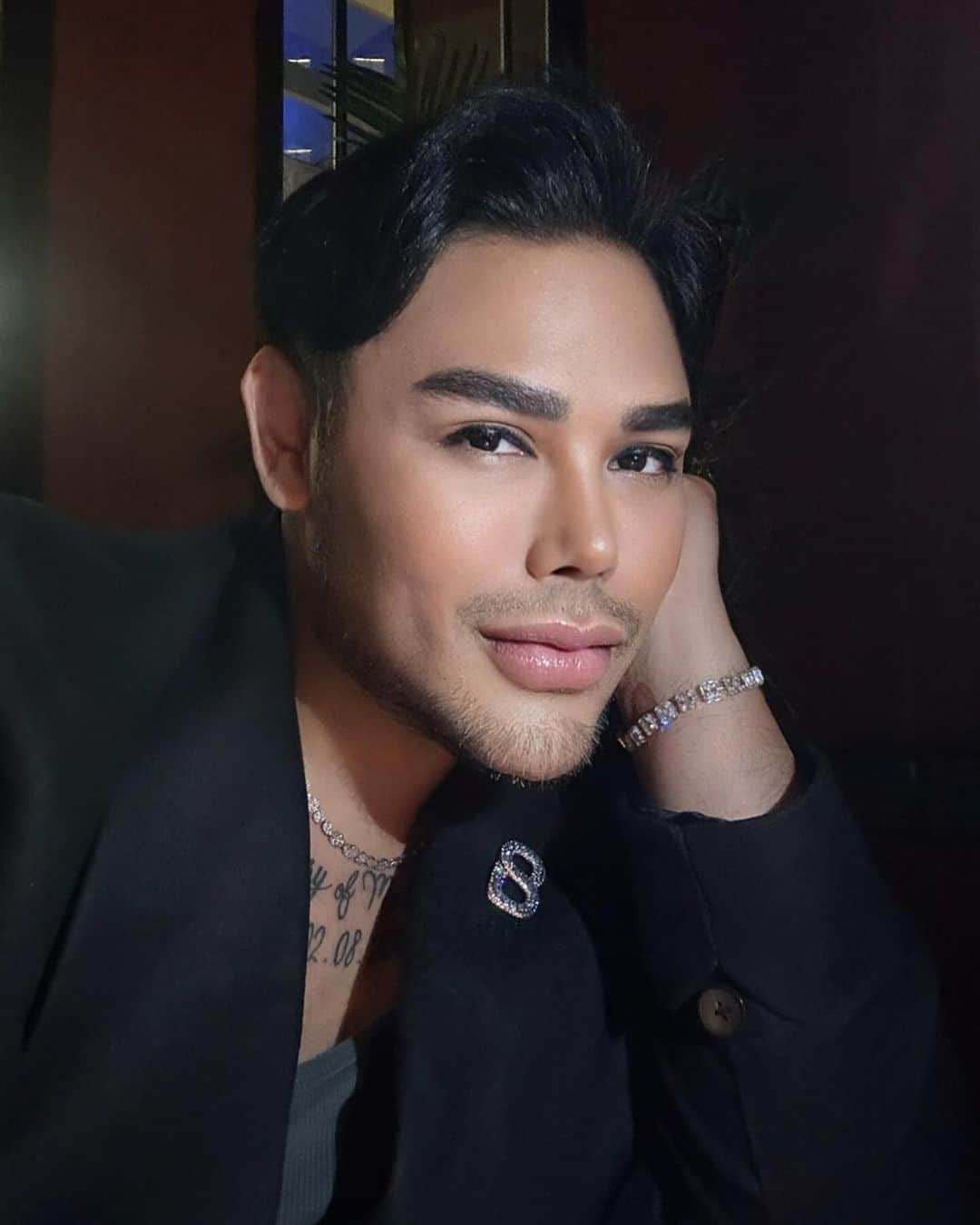 のインスタグラム：「Write a caption.... Embracing my strong characteristics and staying true to myself, I thrive as a genuine person in a world that values authenticity.  #ivangunawan #mentalhealthmatters #begenuine #strongcharacter」