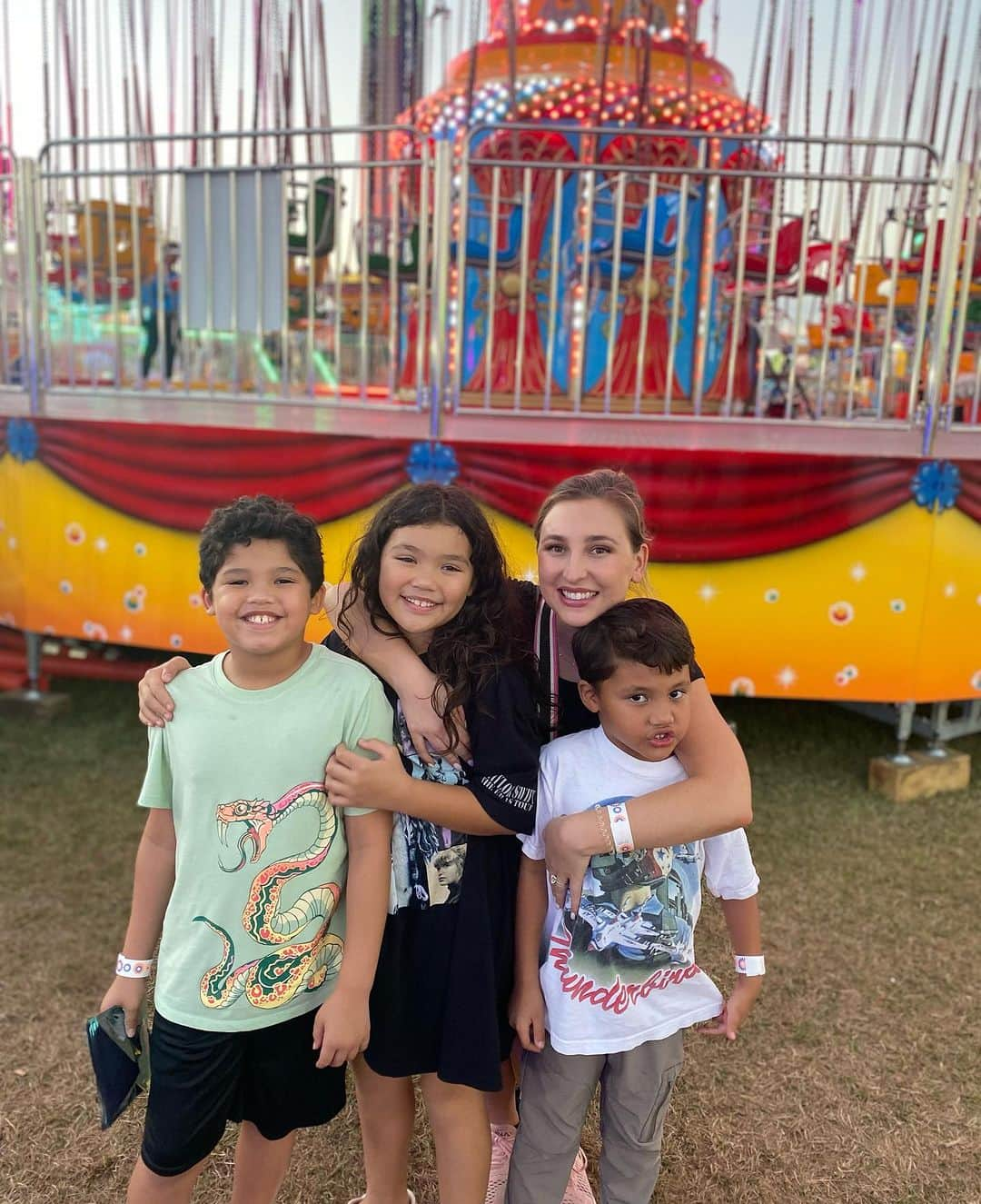 アディソン・ラッセルのインスタグラム：「Pensacola State Fair 2023!! 🎟️🎡🎢  Was LIT!! No cap🔥   #love #pensacola #fair #food #fall #rides #rollercoasters #kids #love #fun」