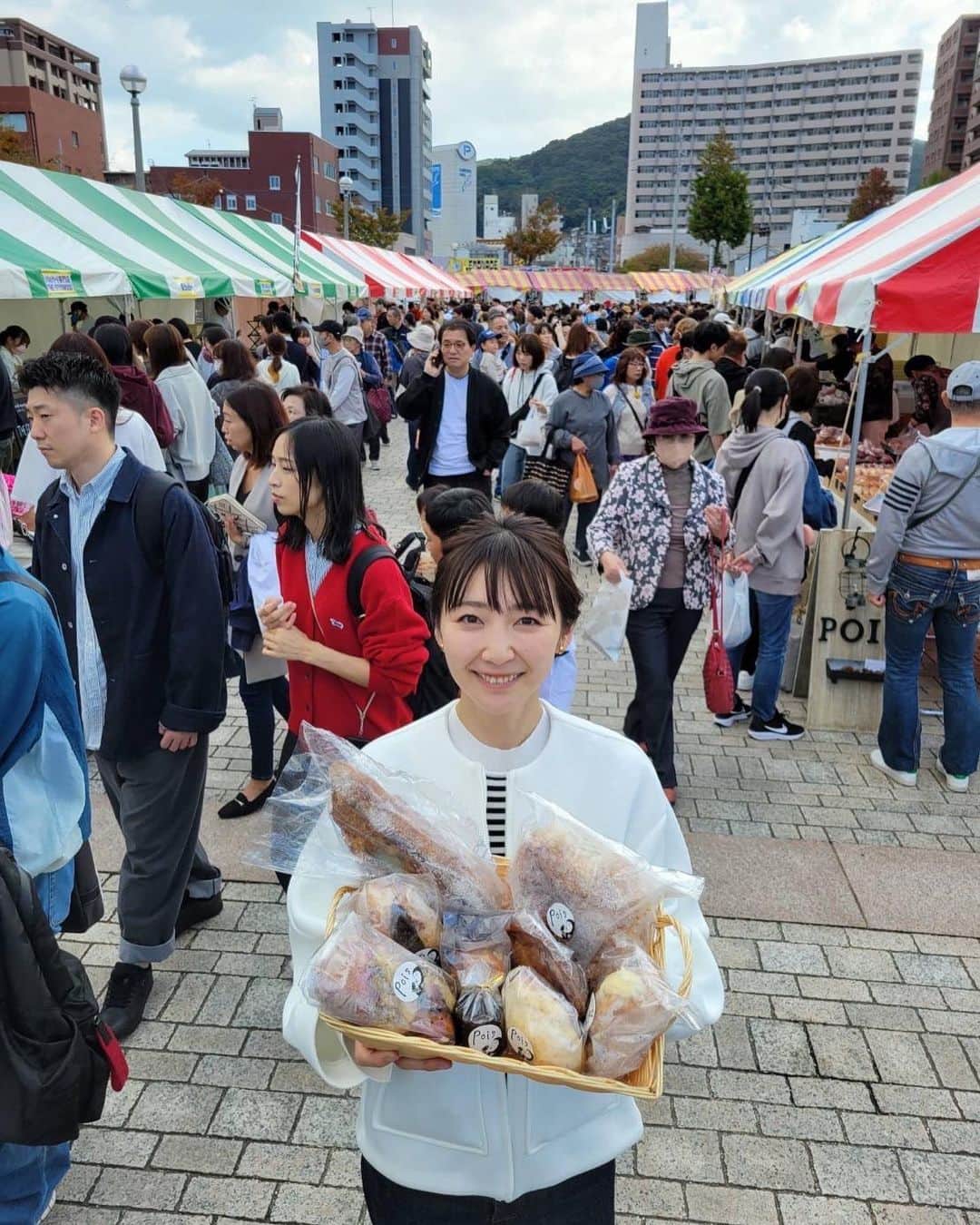 テレビ西日本「Cubetnc」のインスタグラム：「本日の放送もご視聴頂き ありがとうございました☺️  毎回大人気のイベント 『門司港秋のパンまつり』が、 あすまで開催されています🥐  人気店のパンやイベント限定商品などが並ぶほか、 和洋スイーツも販売されています。 初日は、販売開始直後に完売するパンもある 盛況ぶりです🥪✨  売り切れ次第終了ですので 早めの来場がおすすめです。  #門司港秋のパン祭り  #橋本真衣#橋本真衣アナウンサー  #福岡newsファイルcube」