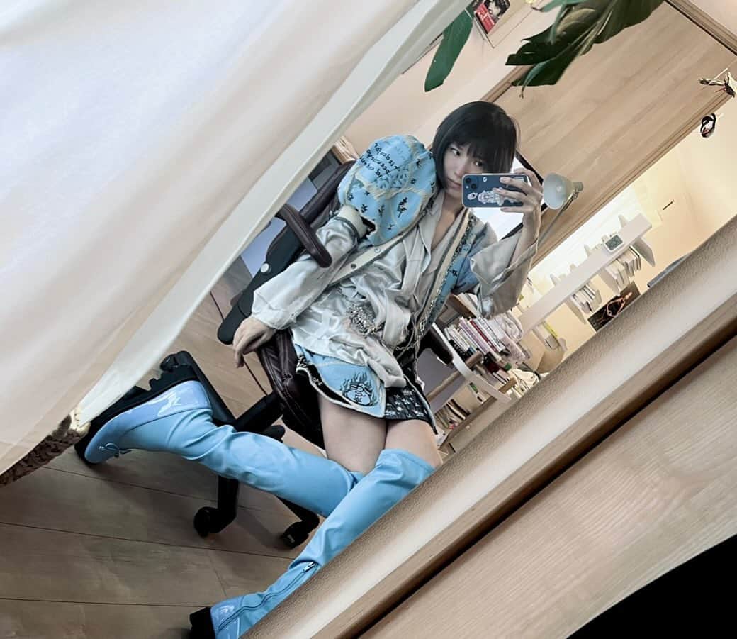 水野しずのインスタグラム：「展示会これで行く」
