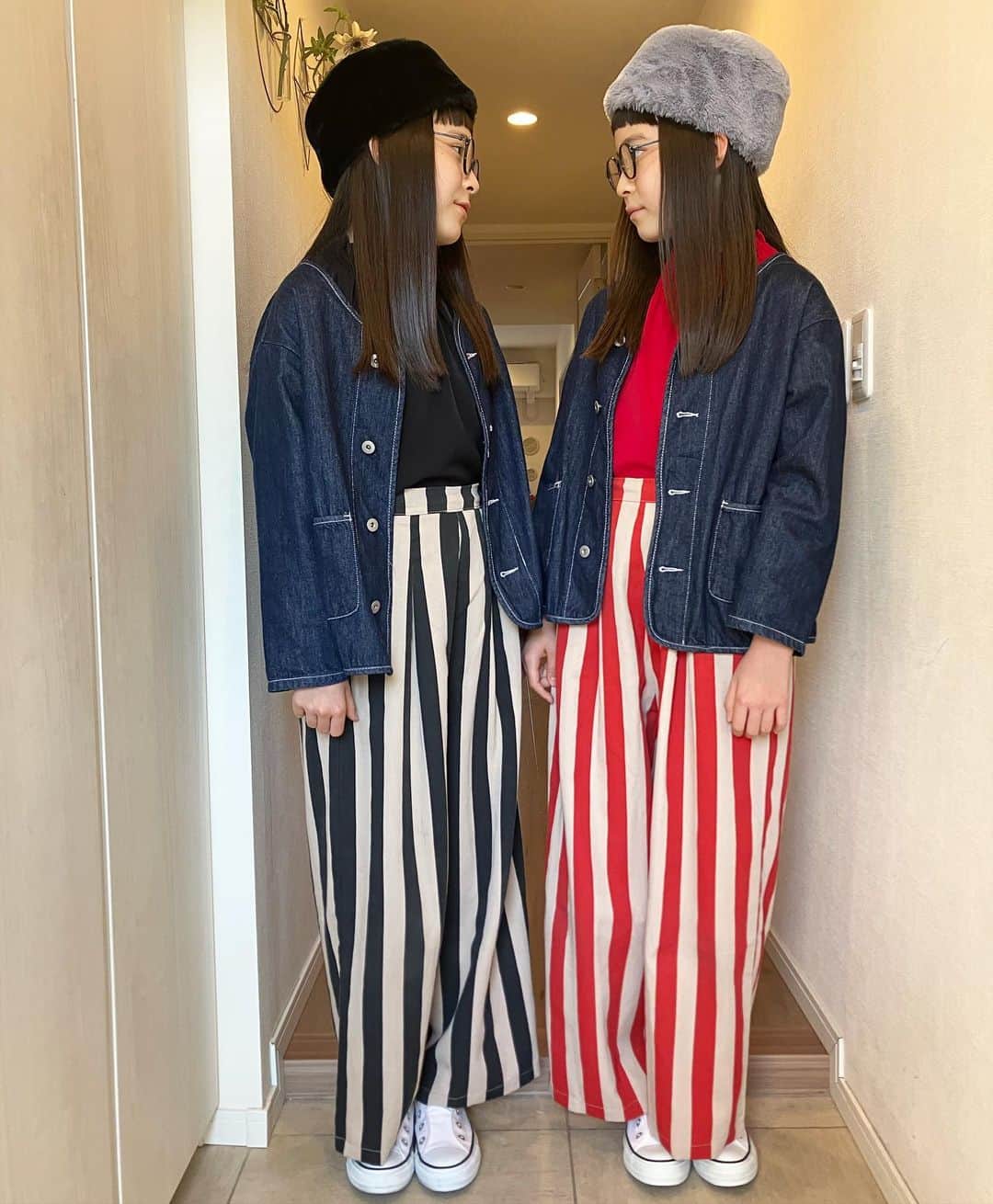 りんか & あんな（ツインガールズ）のインスタグラム：「ツヤツヤの髪の毛をgetだせっ🤭 そう、この子達いつも染めてる？と聞かれる事多々ですが…地毛です🫣」