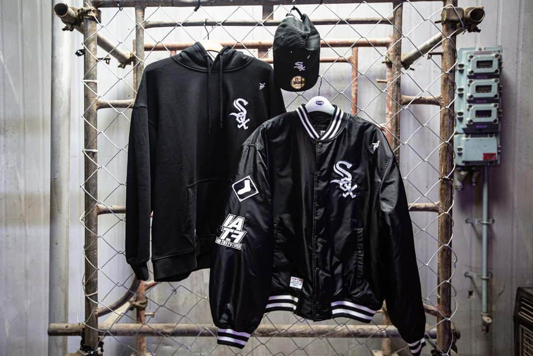 チャン・ウヒョクさんのインスタグラム写真 - (チャン・ウヒョクInstagram)「2023 IATF X WHITE SOX (NEWERA) Lookbook  AP MLB IATF X WHITE SOX (NEWERA) JACKET AP MLB IATF X WHITE SOX (NEWERA) HOODIE MLB 940UNST IATF X WHITE SOX(NEWERA) CAP  이번 콜라보레이션은 야구스타디움자켓, 후드, 모자 세가지로 구성되어 있습니다. 아이엠더퓨처는 1980-90년대 힙합을 이끌었던 N.W.A에 영감을 받아 기존의 메인 로고를 뒤집어 반항적으로 표현하여 디자인 한 것이 포인트입니다.  * 해외몰에서 주문 시 영문 주소로만 배송 가능하며, 영문주소가 아닐 경우 사전에 수정 부탁드립니다. * When ordering from an global mall, delivery is only possible to an English address. If the address is not in English, please modify it in advance.  Thank you  http://iatfuture.org」10月28日 13時59分 - woohyukjang