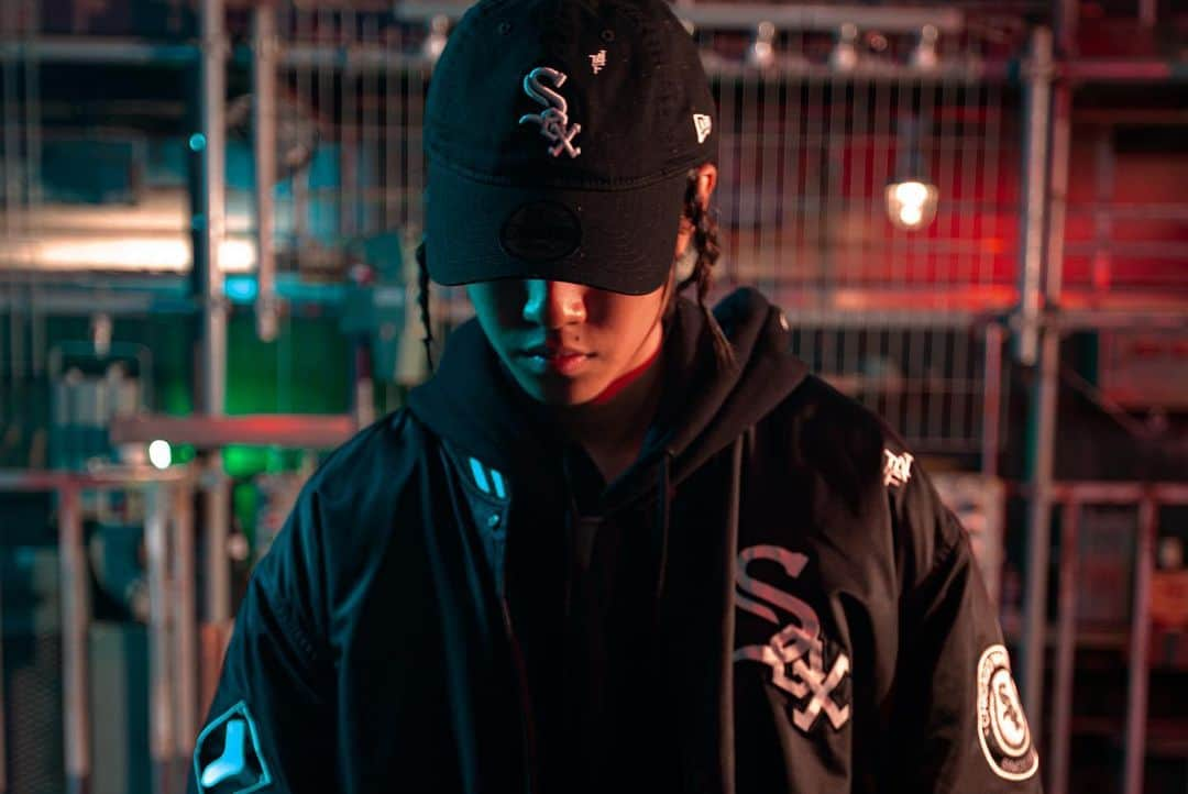 チャン・ウヒョクさんのインスタグラム写真 - (チャン・ウヒョクInstagram)「2023 IATF X WHITE SOX (NEWERA) Lookbook  AP MLB IATF X WHITE SOX (NEWERA) JACKET AP MLB IATF X WHITE SOX (NEWERA) HOODIE MLB 940UNST IATF X WHITE SOX(NEWERA) CAP  이번 콜라보레이션은 야구스타디움자켓, 후드, 모자 세가지로 구성되어 있습니다. 아이엠더퓨처는 1980-90년대 힙합을 이끌었던 N.W.A에 영감을 받아 기존의 메인 로고를 뒤집어 반항적으로 표현하여 디자인 한 것이 포인트입니다.  * 해외몰에서 주문 시 영문 주소로만 배송 가능하며, 영문주소가 아닐 경우 사전에 수정 부탁드립니다. * When ordering from an global mall, delivery is only possible to an English address. If the address is not in English, please modify it in advance.  Thank you  http://iatfuture.org」10月28日 13時59分 - woohyukjang