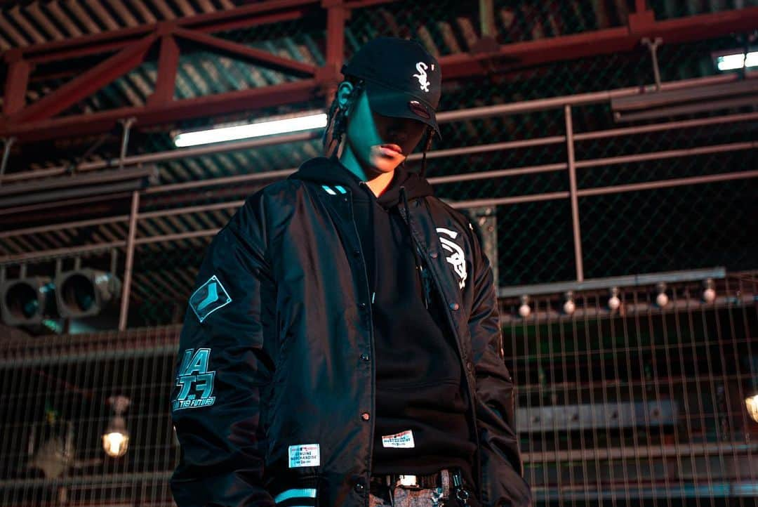 チャン・ウヒョクさんのインスタグラム写真 - (チャン・ウヒョクInstagram)「2023 IATF X WHITE SOX (NEWERA) Lookbook  AP MLB IATF X WHITE SOX (NEWERA) JACKET AP MLB IATF X WHITE SOX (NEWERA) HOODIE MLB 940UNST IATF X WHITE SOX(NEWERA) CAP  이번 콜라보레이션은 야구스타디움자켓, 후드, 모자 세가지로 구성되어 있습니다. 아이엠더퓨처는 1980-90년대 힙합을 이끌었던 N.W.A에 영감을 받아 기존의 메인 로고를 뒤집어 반항적으로 표현하여 디자인 한 것이 포인트입니다.  * 해외몰에서 주문 시 영문 주소로만 배송 가능하며, 영문주소가 아닐 경우 사전에 수정 부탁드립니다. * When ordering from an global mall, delivery is only possible to an English address. If the address is not in English, please modify it in advance.  Thank you  http://iatfuture.org」10月28日 13時59分 - woohyukjang