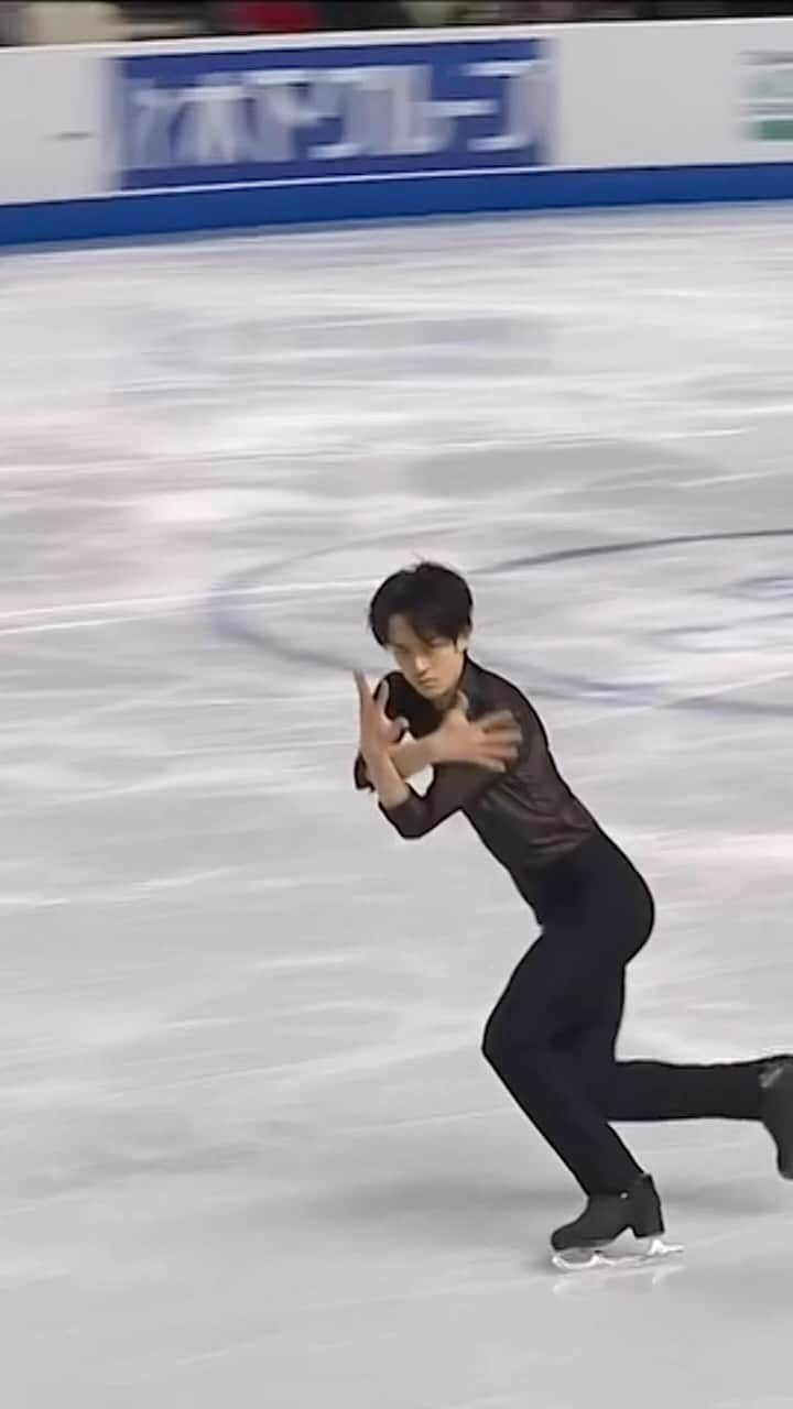 山本草太のインスタグラム：「Big jumps. Big performance. Big score. 🔥   Sota Yamamoto skates to a new SB and the lead after the Short Program at #SkateCanada International! 😎⛸   #GPFigure #FigureSkating」