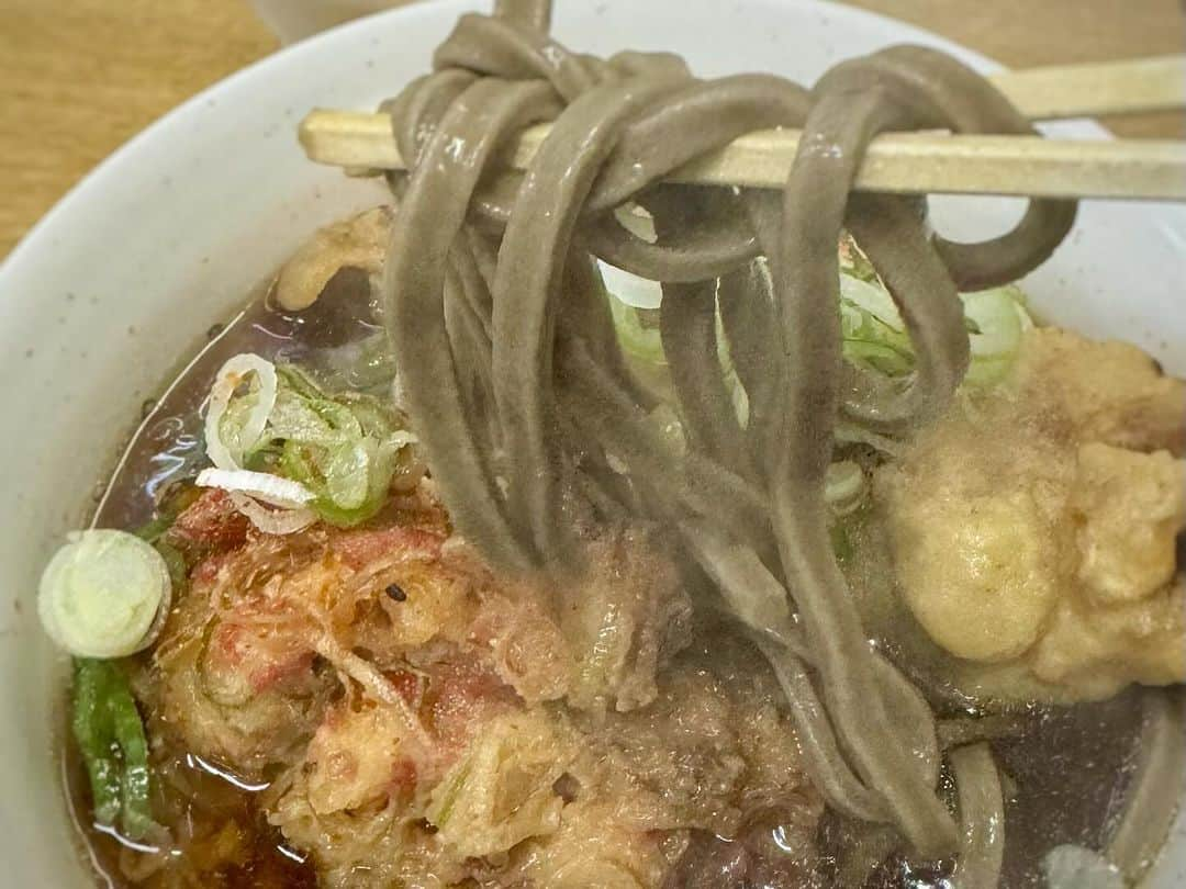 賀集利樹さんのインスタグラム写真 - (賀集利樹Instagram)「#立ち食いそば   #一由そば  #かき揚げb  #新とり天」10月28日 14時02分 - toshiki.kashu