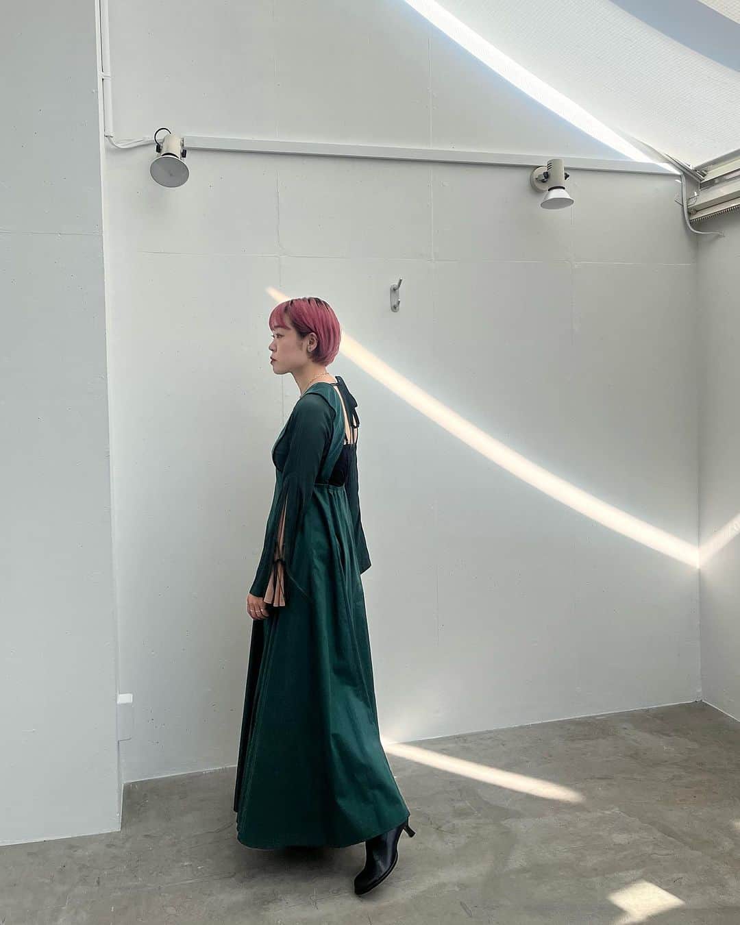 MIDWEST TOKYO WOMENのインスタグラム：「【onepiece】 color patch op @fumietanaka_jp green / size1,2  【shoes】 oval stretch s/boots @quartierglam black,beige / size 35.5-37.5  @midwest_tw staff 160cm」