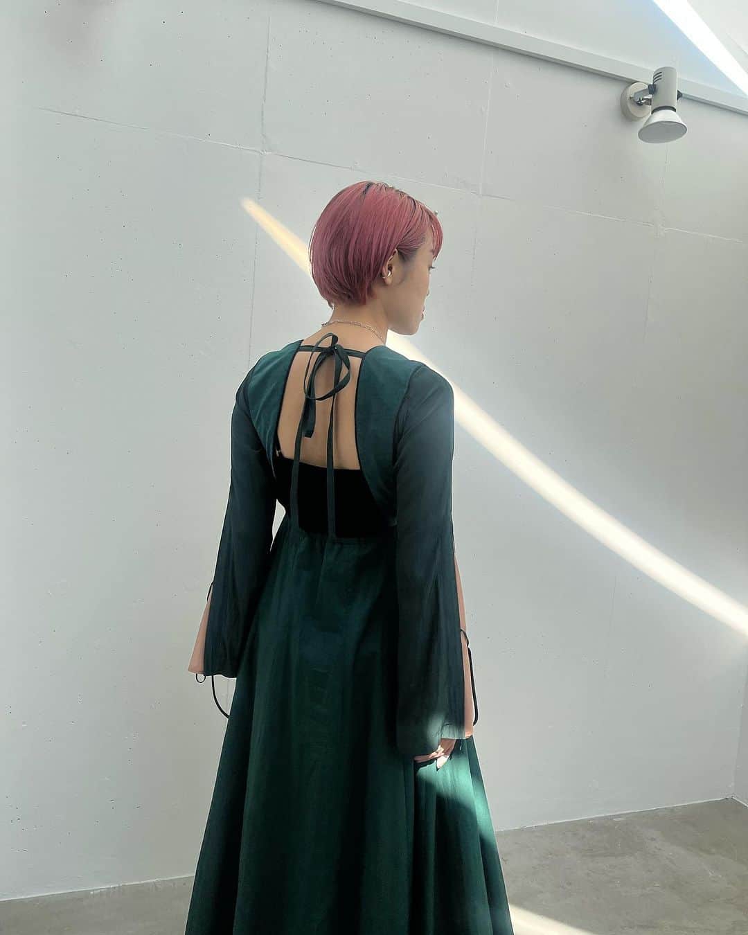 MIDWEST TOKYO WOMENさんのインスタグラム写真 - (MIDWEST TOKYO WOMENInstagram)「【onepiece】 color patch op @fumietanaka_jp green / size1,2  【shoes】 oval stretch s/boots @quartierglam black,beige / size 35.5-37.5  @midwest_tw staff 160cm」10月28日 14時15分 - midwest_tw