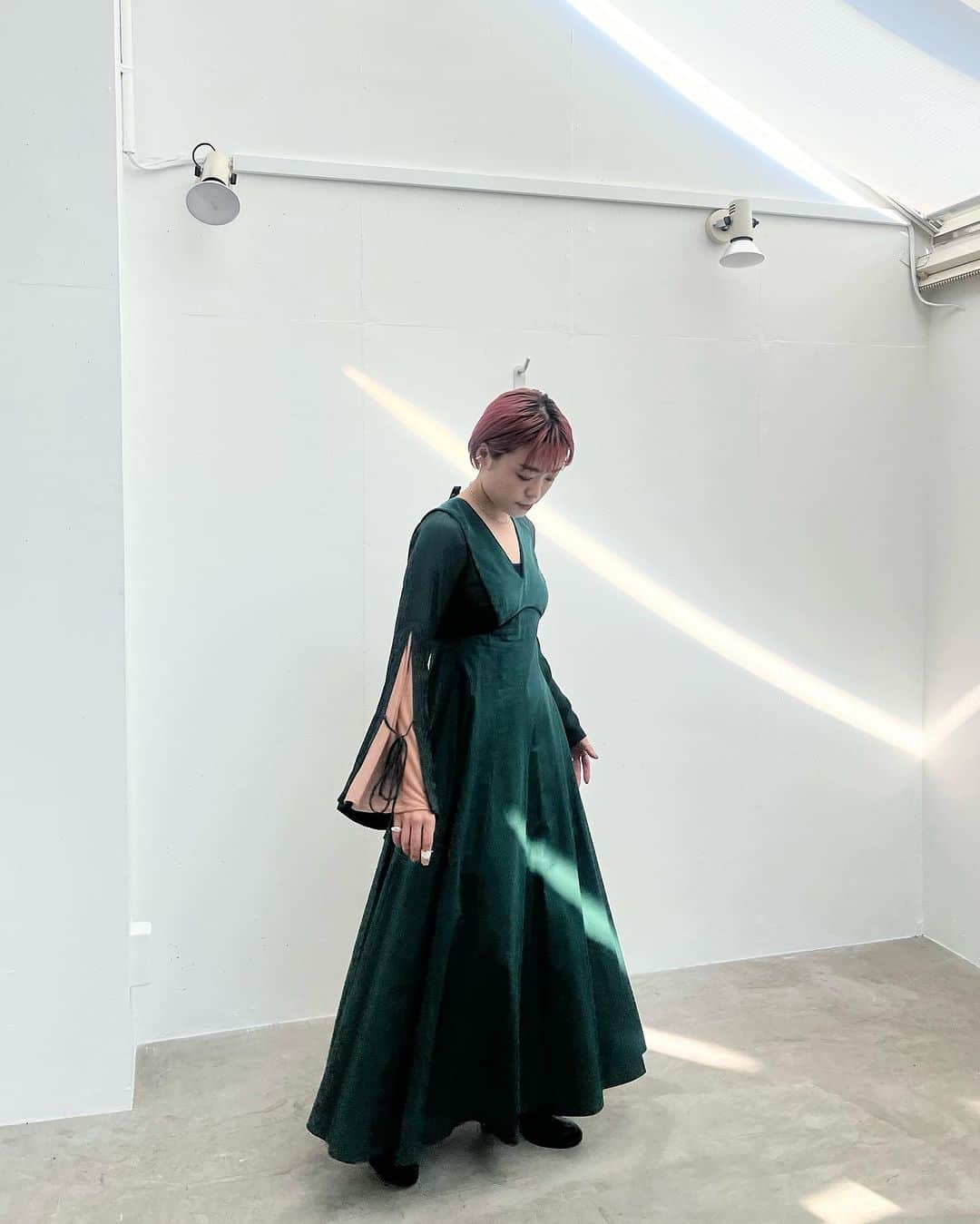 MIDWEST TOKYO WOMENさんのインスタグラム写真 - (MIDWEST TOKYO WOMENInstagram)「【onepiece】 color patch op @fumietanaka_jp green / size1,2  【shoes】 oval stretch s/boots @quartierglam black,beige / size 35.5-37.5  @midwest_tw staff 160cm」10月28日 14時15分 - midwest_tw