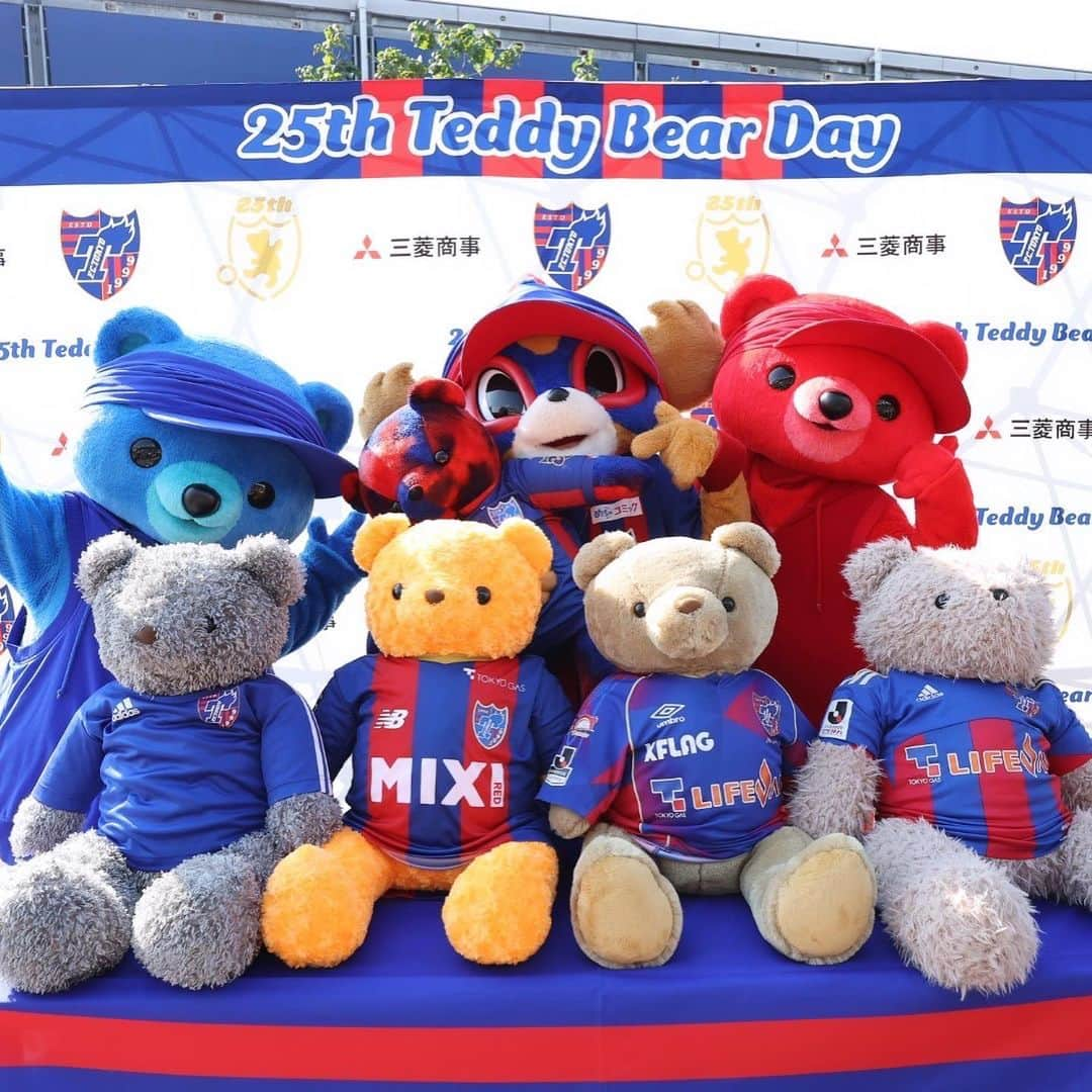 FC東京オフィシャルグッズさんのインスタグラム写真 - (FC東京オフィシャルグッズInstagram)「🔵🔴 🤝☺️🧸🔵🔴 @fctokyoofficial  #FC東京 #サンフレッチェ広島 #fctokyo #tokyo」10月28日 14時12分 - fctokyoofficial