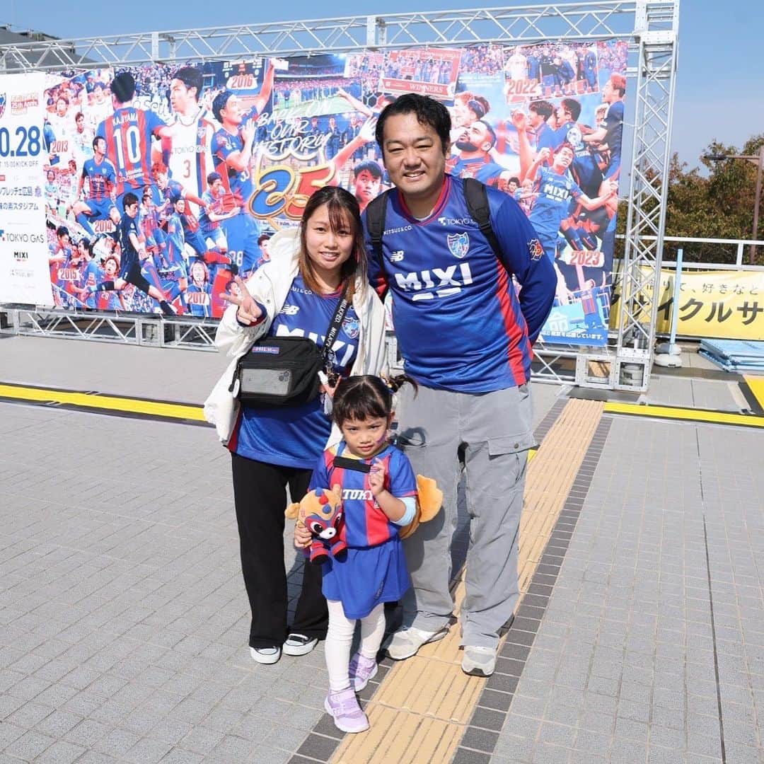 FC東京オフィシャルグッズのインスタグラム：「🔵🔴 🤝☺️🧸🔵🔴 @fctokyoofficial  #FC東京 #サンフレッチェ広島 #fctokyo #tokyo」