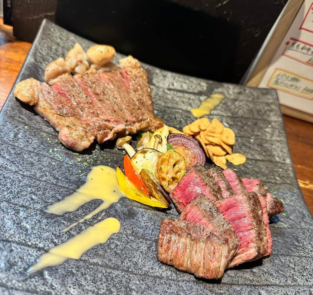 真麻さんのインスタグラム写真 - (真麻Instagram)「いとこのお姉ちゃんがお店をやっているので、今回お取り寄せして息子に届けてきました✨️1人で作って、梱包もして…凄い👏尊敬する*. ﾟ(*´ω｀*)ﾟ .*どれも美味しい♥️ @kurashi_oyatsu_windmill お姉ちゃん、ありがとう😊 ✩.*˚ 息子がステーキ食べたいって言うから、新規開拓した鉄板焼き屋さんへ❣️しかも3種少しずつ食べたいとかいう贅沢な発言😂まぁなかなかご飯も連れて行ってあげられてないから、たまにはね💦なんか最近ステーキにハマってるらしくて、私より部位詳しかった(笑)ガーリックライスもガーリックオイルから手作りらしくてこだわり凄い👀また行く💕︎ ✩.*˚ 子供って親に色々してもらうが当たり前で、私もそうやって親に甘えてきたんだな…と。一人暮らしさせたり学費とかめちゃくちゃ大変だけど、感謝されてる感じはわからない虚しさ🤣最近ストレスが凄くて飲み過ぎてるなぁ。なんていうか…報われるかな、私(笑)解放されるまでまだまだ先です。とりあえず、留年しないで頑張っておくれ✋ ✩.*˚ ✩.*˚ ✩.*˚ #2児の母 #大学生の母 #大学1年生 #17歳差の妹 #2歳児ママ #大学生一人暮らし #鉄板焼きデート #息子とデート #関係性を聞かれる #笑笑 #38歳ママ」10月28日 14時14分 - masaaoyama3