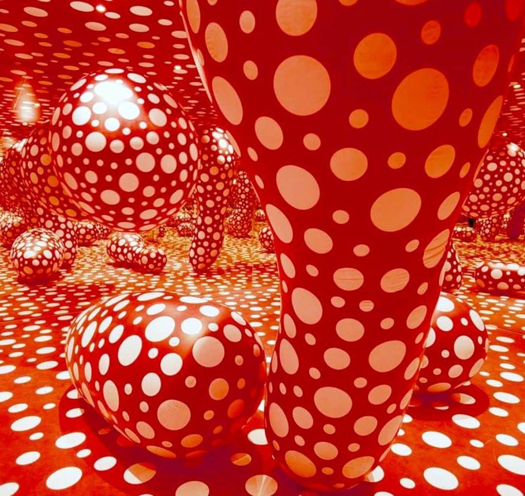 miniのインスタグラム：「🔴⚫︎🔴●🔴⚪️🔴●🔴 #yayoikusama #草間弥生 #dot #ドット」