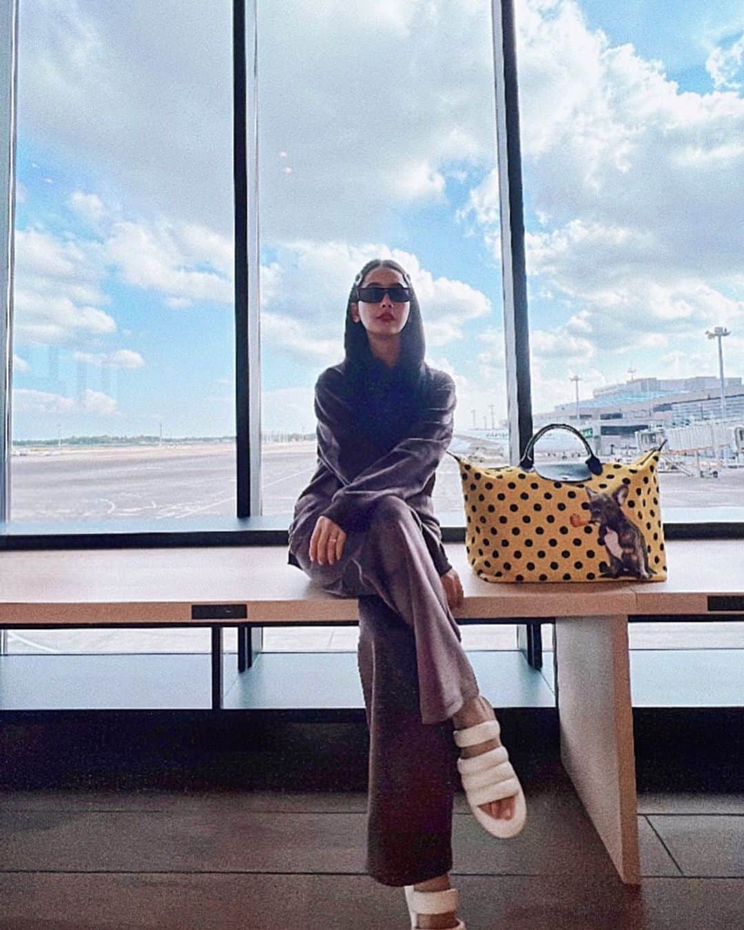 アミーナ・ピニットのインスタグラム：「🛫」