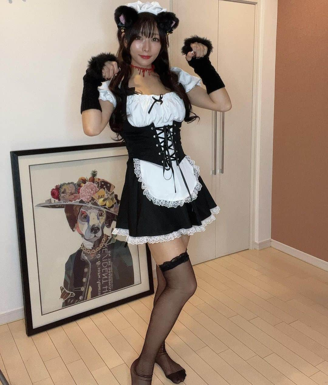 えっちゃんさんのインスタグラム写真 - (えっちゃんInstagram)「.  #ハロウィン 🎃 . . お酒くれないとイタズラしちゃうぞ🍾 . .  #スナック悦子 #ハロウィンコスプレ #仮装 #ハロウィンパーティー #ハロウィン仮装 #黒猫　#黒猫コスプレ #コスプレ #コスプレ女子 #猫コスプレ #メイド #メイドコスプレ #japanese #japanesegirl #akihabara #akiba #maid #maidcat #catmaid #cosplay #halloween #halloweencostume #costume」10月28日 14時31分 - ecchan_bom2