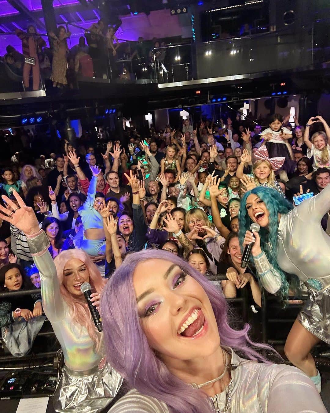 ドリー・スタイルのインスタグラム：「CINDERELLA!!! 🛥️🫶🏼 💗💙💜 Alltid lika kul 🌟 @vikinglinesverige」