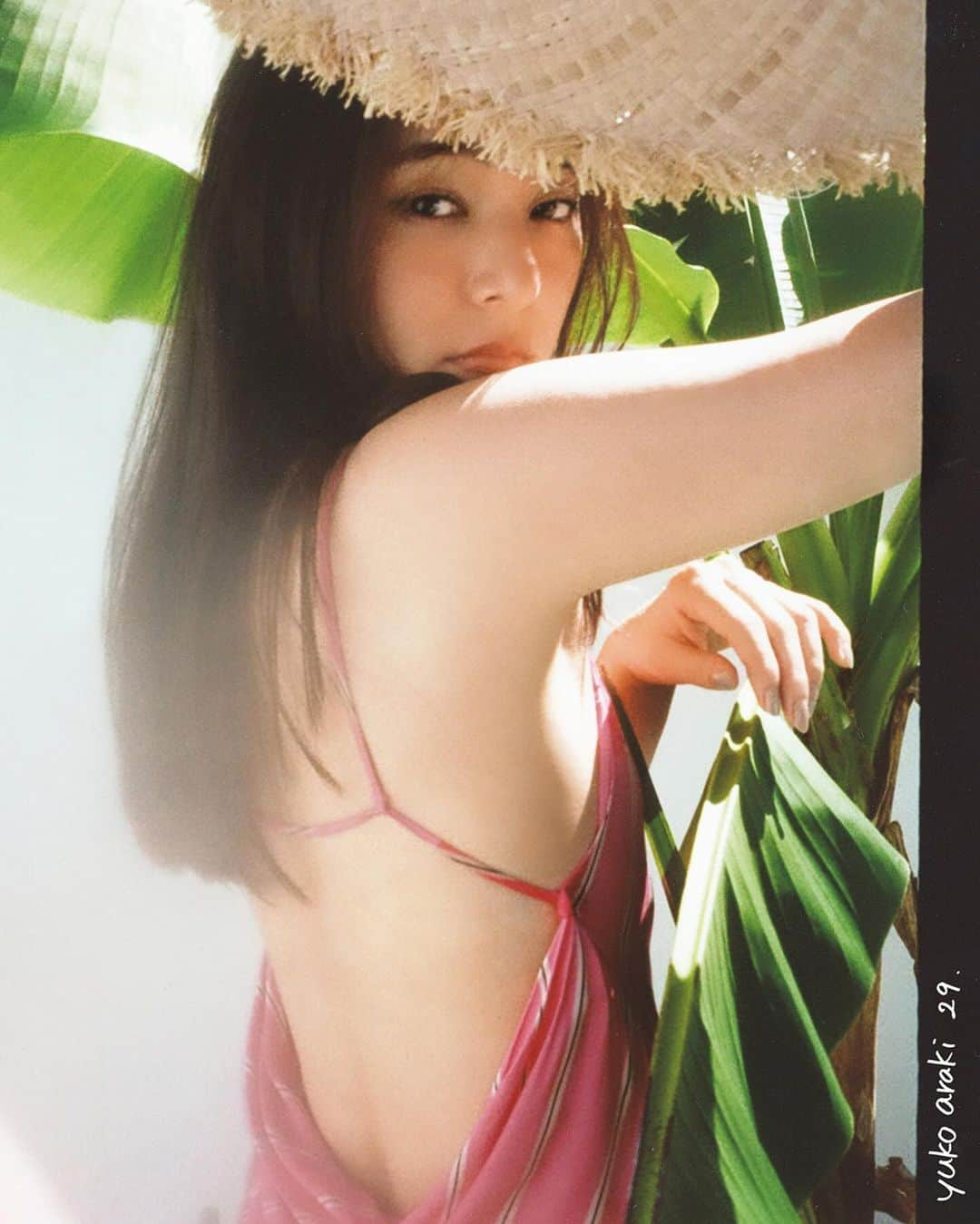 新木優子のインスタグラム：「素敵なメンバーに集まっていただいて完成した♡ ファンミーティング記念の、 special book "yuko araki 29"が12月13日(水)に発売が決定しました♡ ぜひチェックして下さい♡」