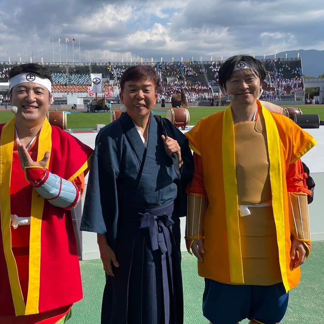 のインスタグラム：「今日から始まる愛媛ねんりんピック！オープニングで村上海賊🏴‍☠️に扮してる全国から60代以上の方の元気な人が大集合です^_^今日から4日間熱い火蓋が切られました^_^頑張ってください^_^和牛と。」