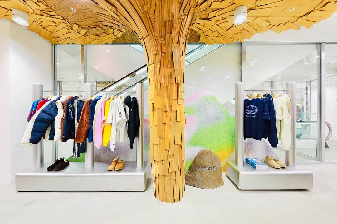 DOVER STREET MARKET GINZAさんのインスタグラム写真 - (DOVER STREET MARKET GINZAInstagram)「Madhappy special space designed by @playlabinc has launched  at Dover Street Market Ginza 2F and on the DSMG E-SHOP with DSM Ginza exclusive items. @madhappy  @theheavymental  @doverstreetmarketginza  #doverstreetmarketginza」10月28日 15時19分 - doverstreetmarketginza