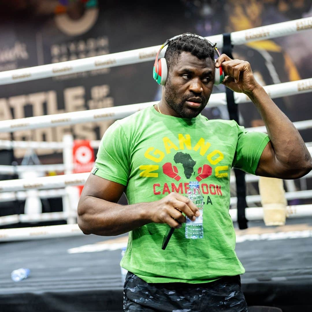 ビーツ・エレクトロニクスさんのインスタグラム写真 - (ビーツ・エレクトロニクスInstagram)「All the way to Riyadh 🥊 🌟Let’s get it @francisngannou」10月28日 16時01分 - beatsbydre