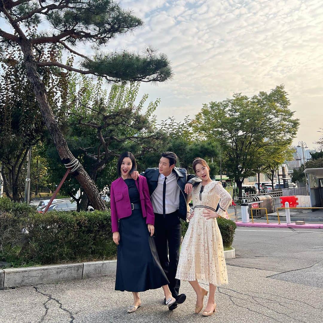 Lee Si-gangさんのインスタグラム写真 - (Lee Si-gangInstagram)「가을하늘 공활한데🍁 (나는 촬영중)🍁  @206hommebyjld_official  秋だわ！飽きないように！🤣」10月28日 15時41分 - lee_si_kang